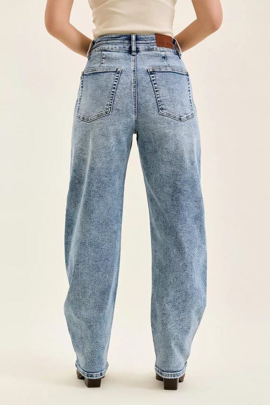 Full Size High Waist Marlow Arc Leg Jeans with Double Waistband Plus Size b8d86c91-2cc0-4b54-9048-6b08c2a7e380-Max-Origin