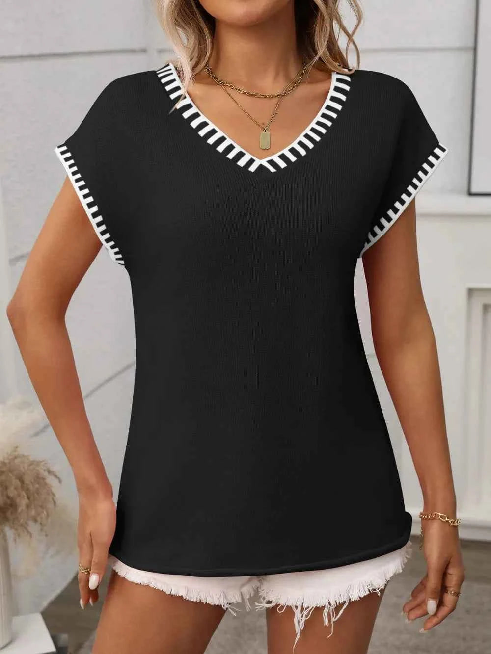 Contrast Trim V-Neck Short Sleeve Knit Top b94aae15-81b3-4172-97d1-c8588f28c18e-Max