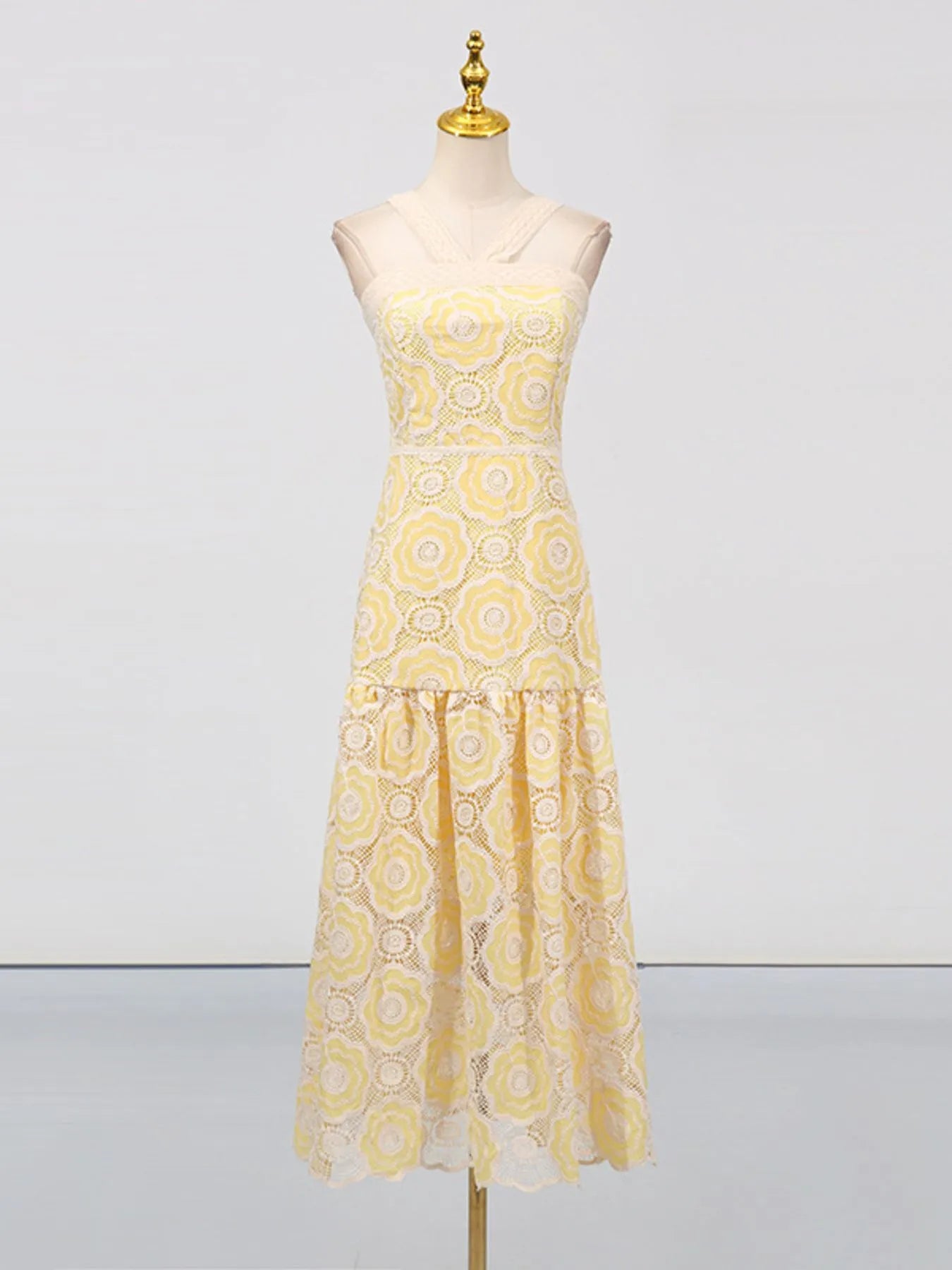 Lace Sleeveless Tiered Midi Dress b9e5d492-d255-494e-8a6a-d88802fd3915-Max-Origin