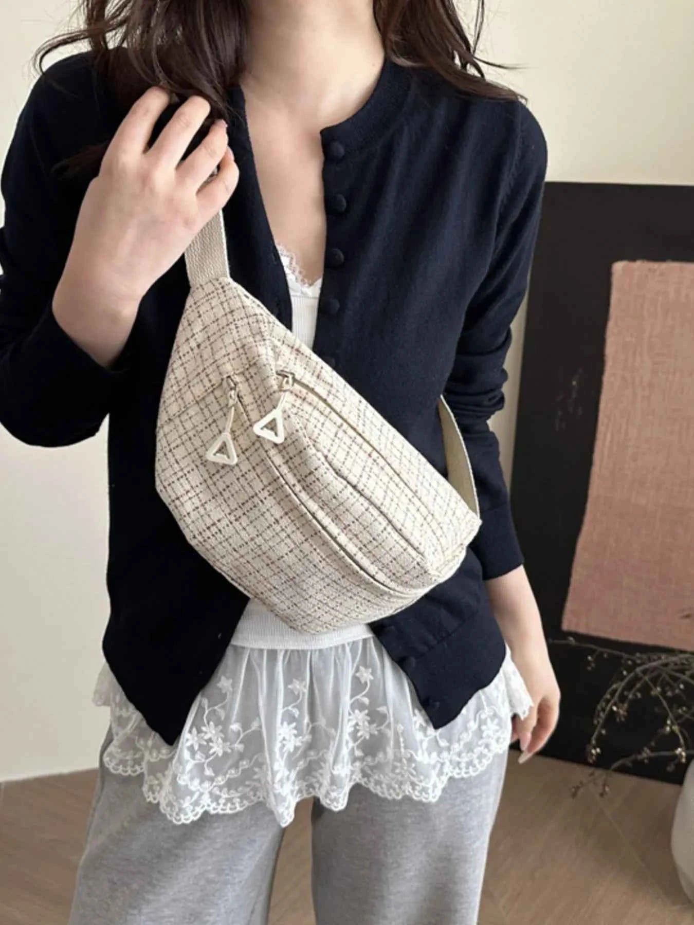 Plaid Pattern Crossbody Bag ba1abf83-a14c-45e5-946c-43fb517e8bf9-Max-Origin