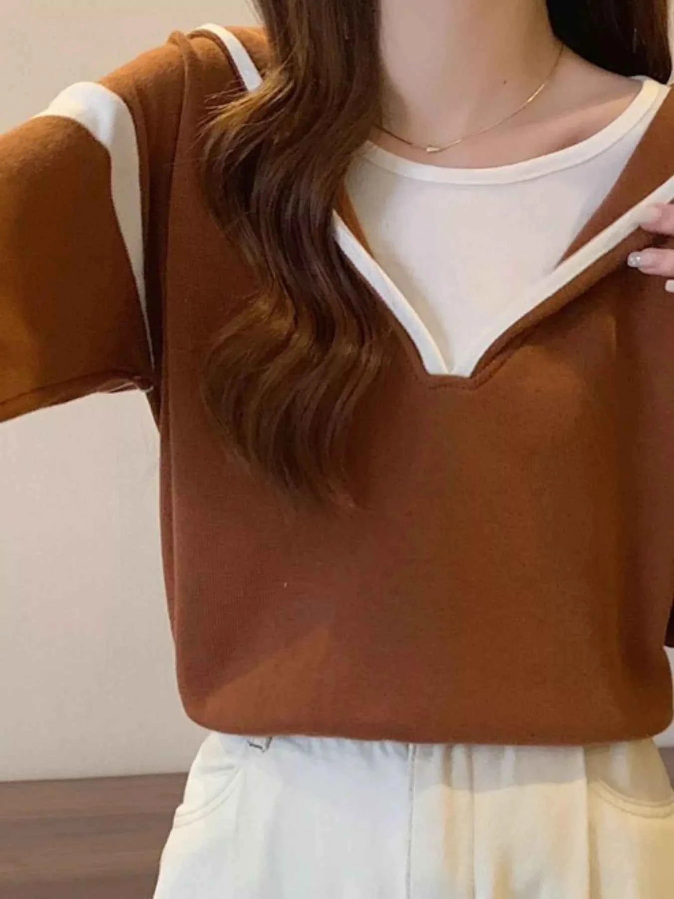 Contrast Trim Hooded Sweater ba24df53-1a3c-4587-854a-8b0bf3e5c1ee-Max-Origin