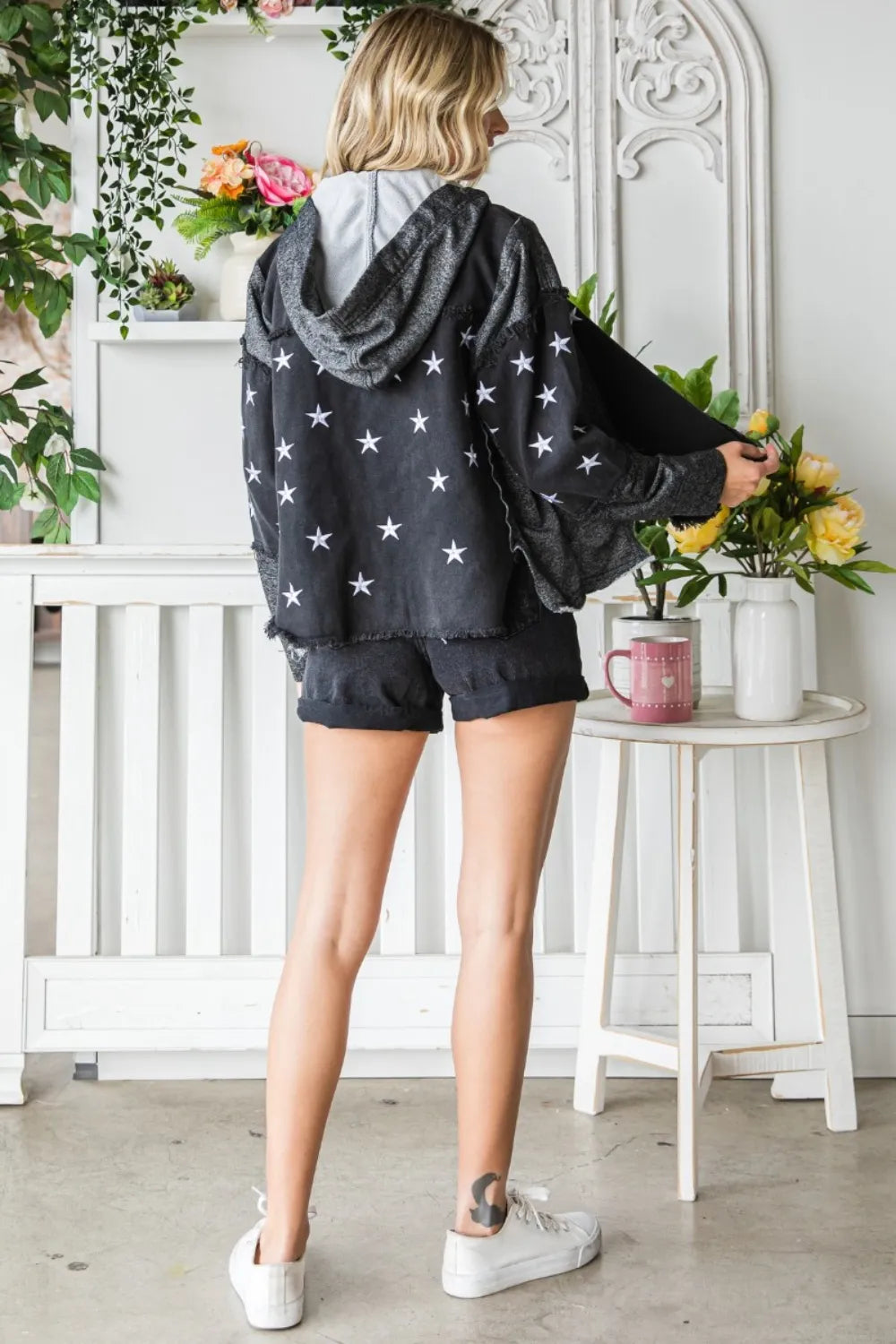 Veveret Star Embroidered Hooded Denim Jacket bc0274a5-6b74-4dce-a117-26d4cd276b75-Max