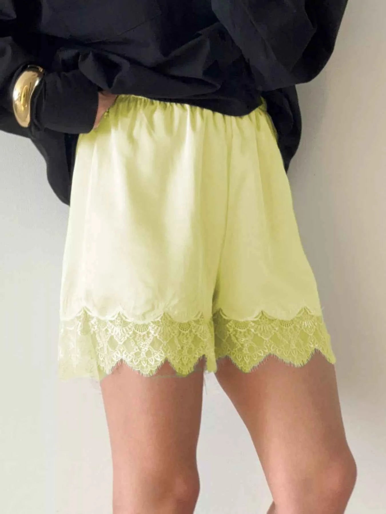 Lace Trim Elastic Waist Shorts bc680568-69ef-409e-a9e4-5f183e354efd-Max-Origin