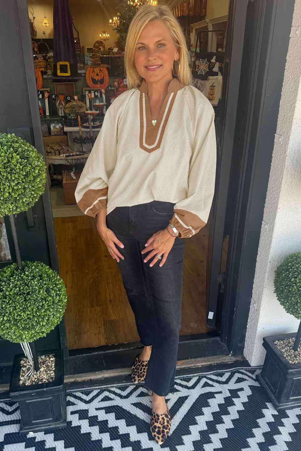 Black Colorblock Contrast V-neck Long Sleeve Blouse bca91545f7f54243