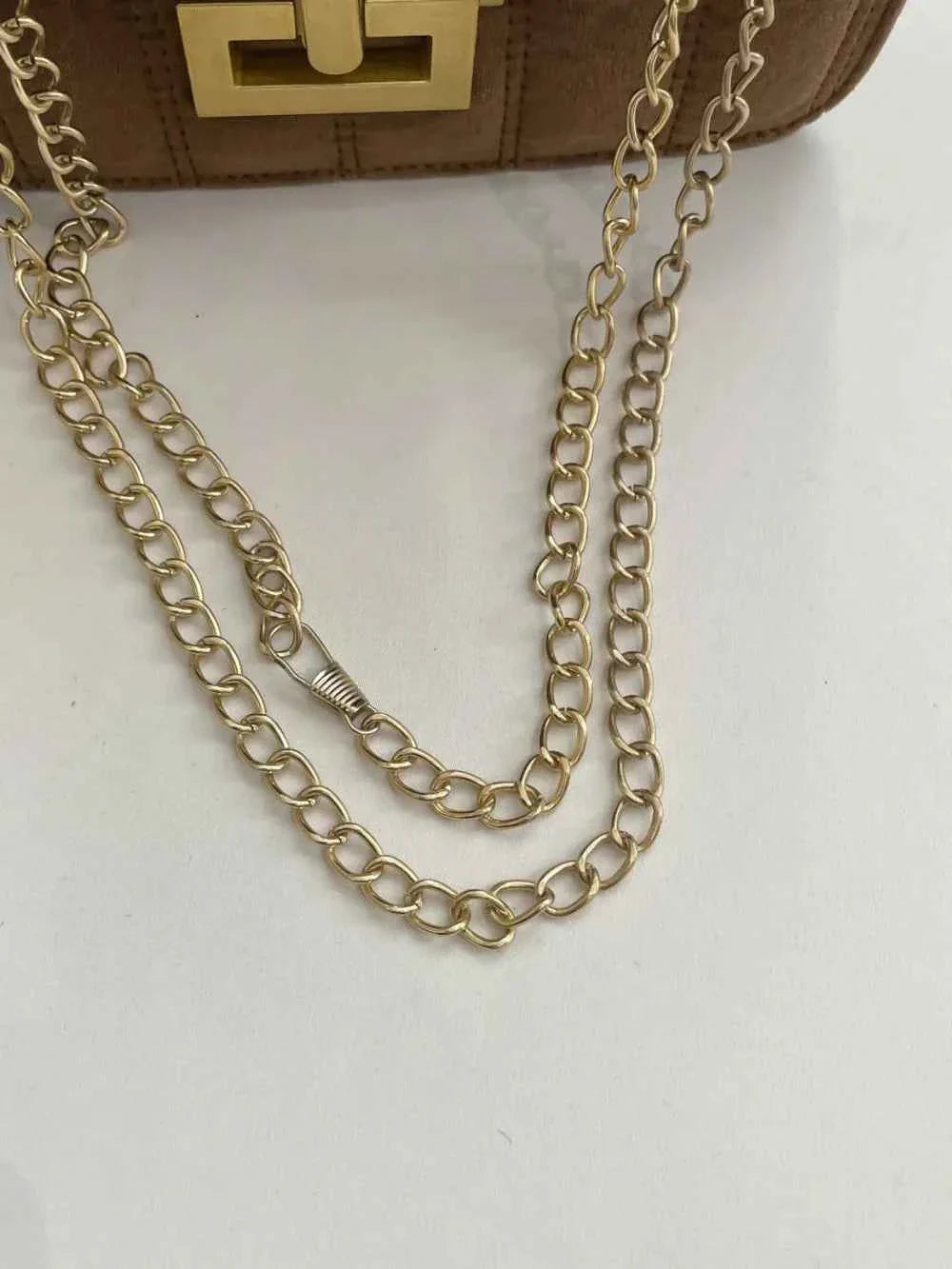 Gold Clasp Chain Shoulder Bag bcc6d708-c83f-4bfa-baa8-a4c5da0312e3-Max