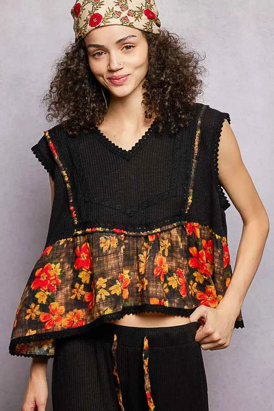 POL Lace Detail Floral Cropped Ruffled Top bd91c601-0c7f-4a83-bc9f-b2d7c76c2e52-Max-Origin