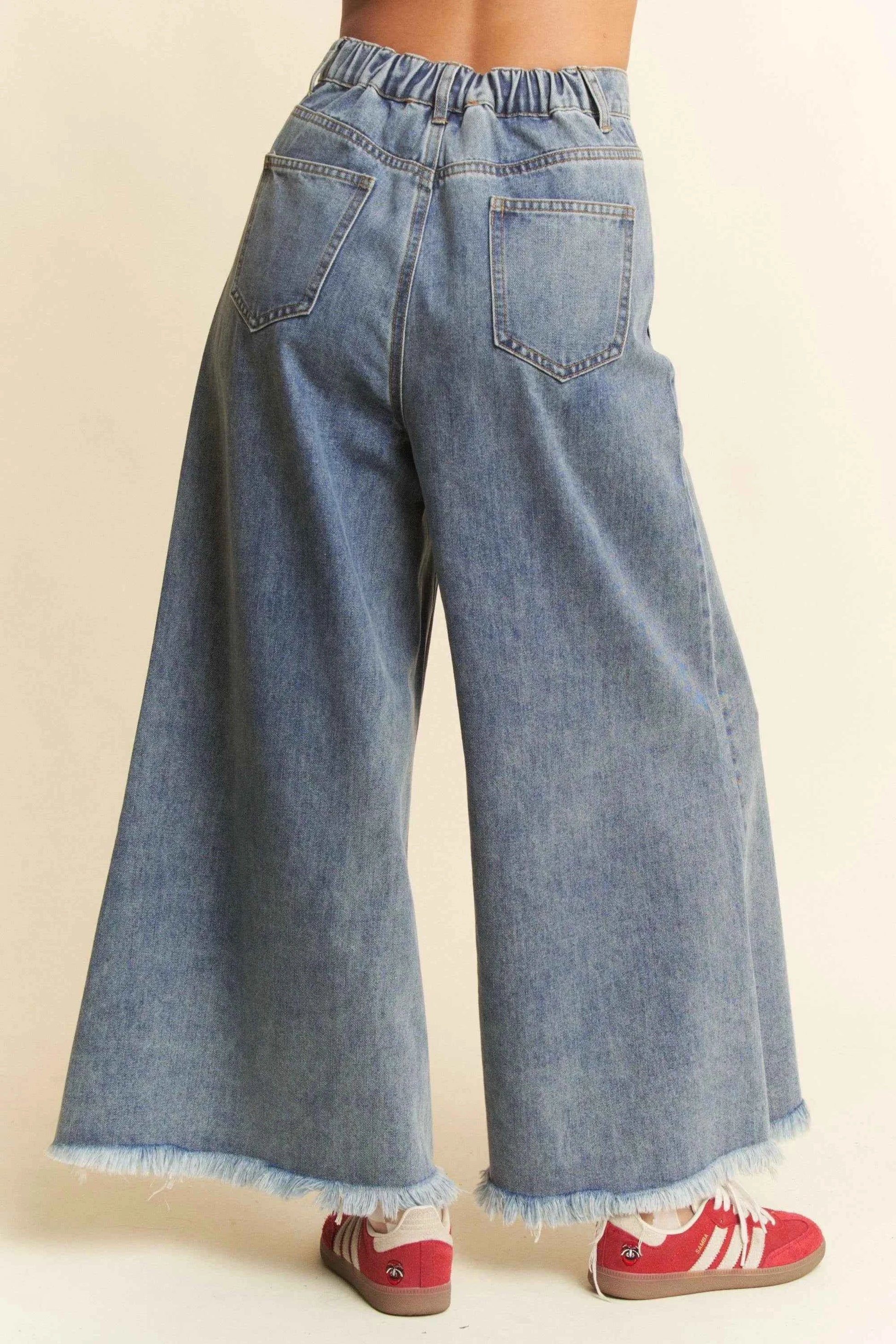 Davi & Dani Patch Pocket Wide Leg Culotte Jeans bda3faaf14d542499350c3da380537ee-Max-Origin