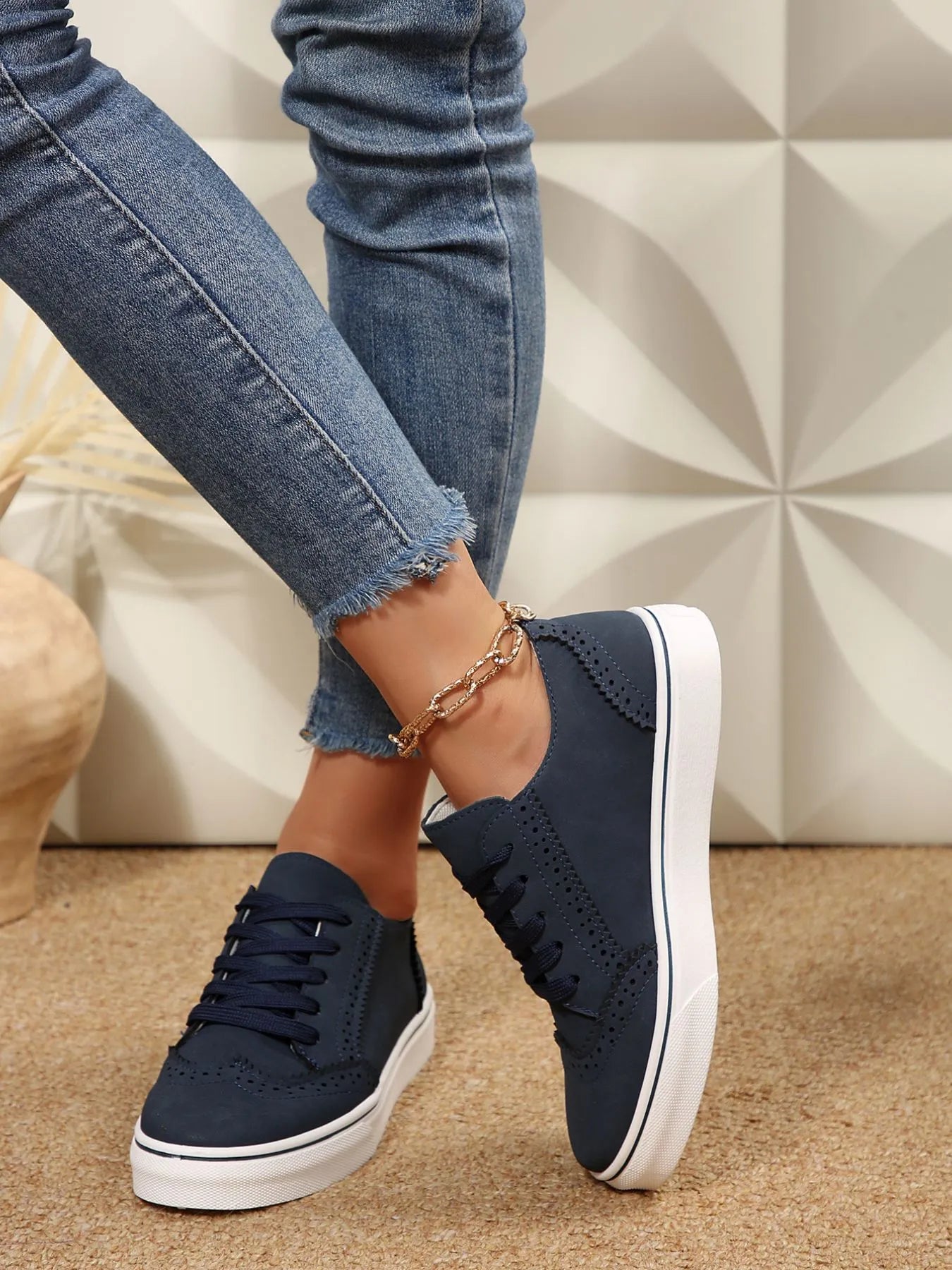 Lace Up Round Toe Platform Sneakers be462916-5190-41cf-b9d3-a4f567b07137-Max-Origin