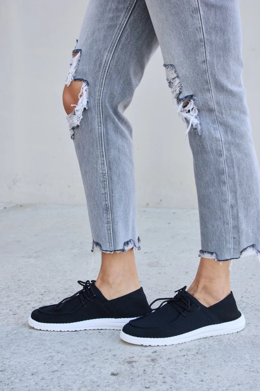 Forever Link Flat Round Toe Lace-Up Sneakers bf122cb3-4558-47b7-8bc8-e57010336ba6-Max