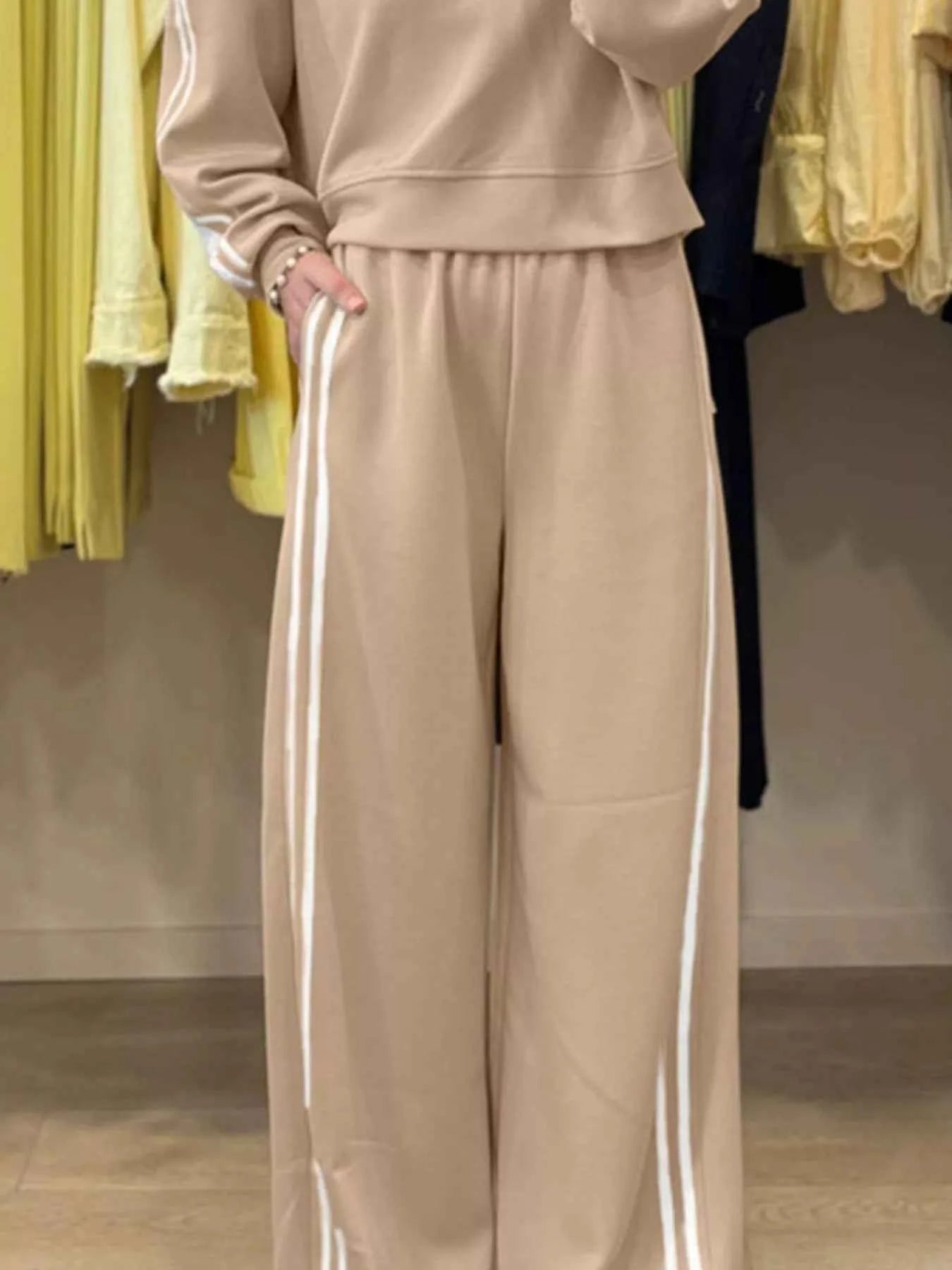 Striped Detail Crewneck Top and Elastic Sweatpants 2pcs Set bfb6b2c3-8fc7-4344-851b-d498fecb1d45-Max-Origin