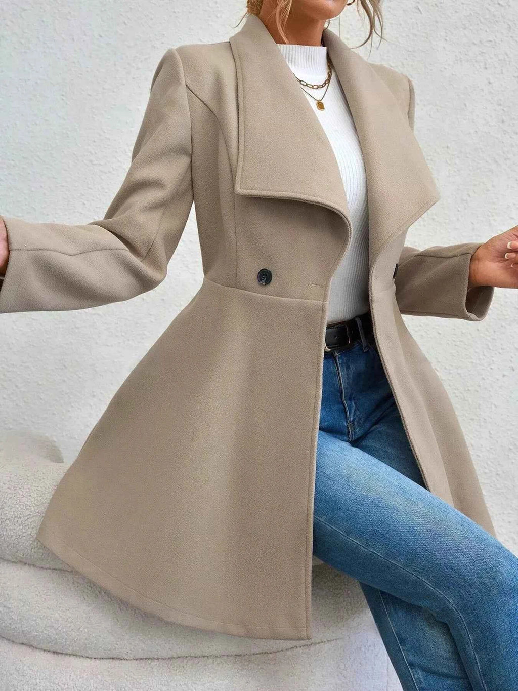 Double-Breasted Wool Blend Coat bfdc4fbb8bca48d7805d9284f340315b-Max-Origin