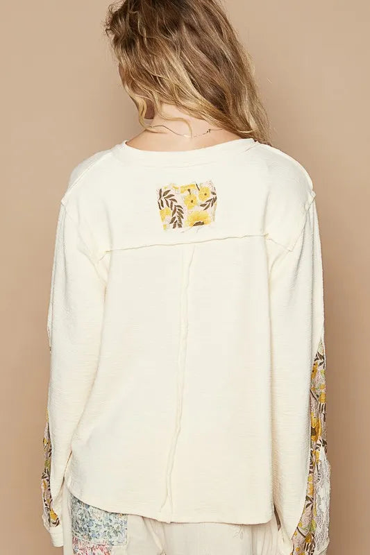 POL Lace Detail Flower Printed V-Neck Knit Top c01f646f-7c73-4d46-bf66-4af047e65469-Max