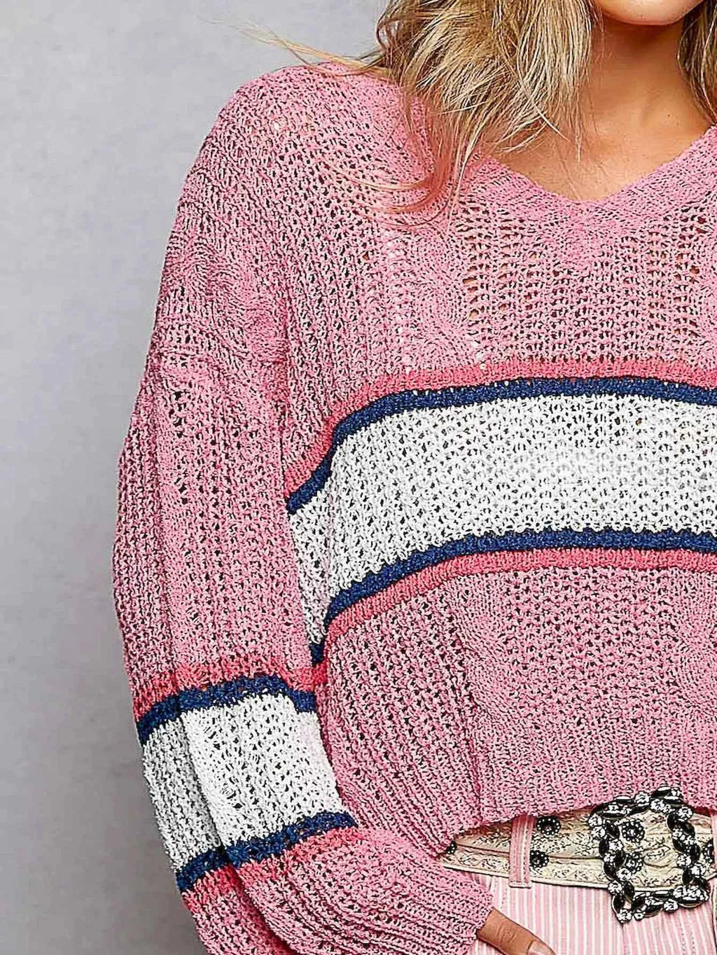 POL V-Neck Striped Pattern Cropped Knit Top with Cable Knit Detail c09780bd-7c5f-4acb-9fc4-66d06ea1b9c0-Max-Origin