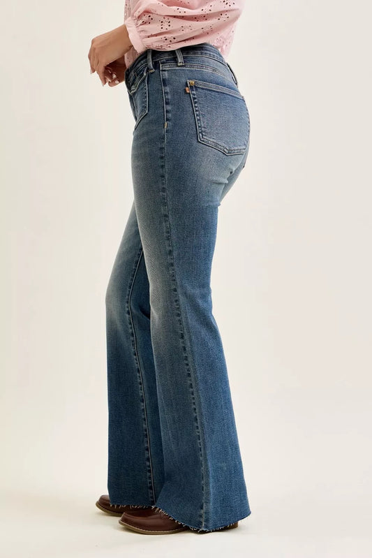 Mid Rise Flare Jeans with Front Flap Pockets c101307c-c167-4181-836e-e07454617e1f-Max-Origin