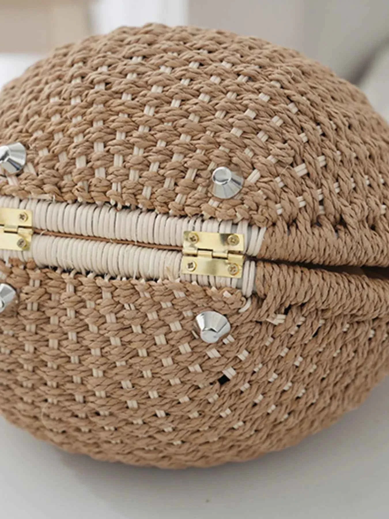 Straw Braided Round Handbag c155ff4658124e94904a3f5bc9face93-Max-Origin
