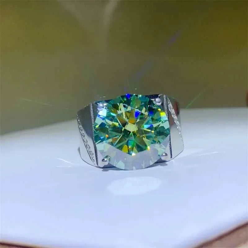 10 Carat Moissanite 925 Sterling Silver Signet Ring c1802e01-1af9-4b7d-ac3d-1a07fb4e6209-Max