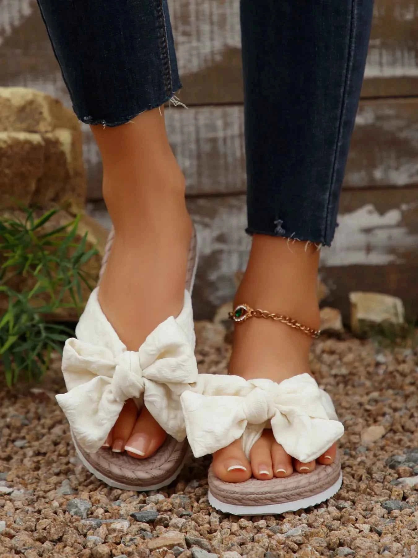 Bow Toe Post Platform Sandals c1e38879f4e64d5093431dc5e2f808be-Max-Origin