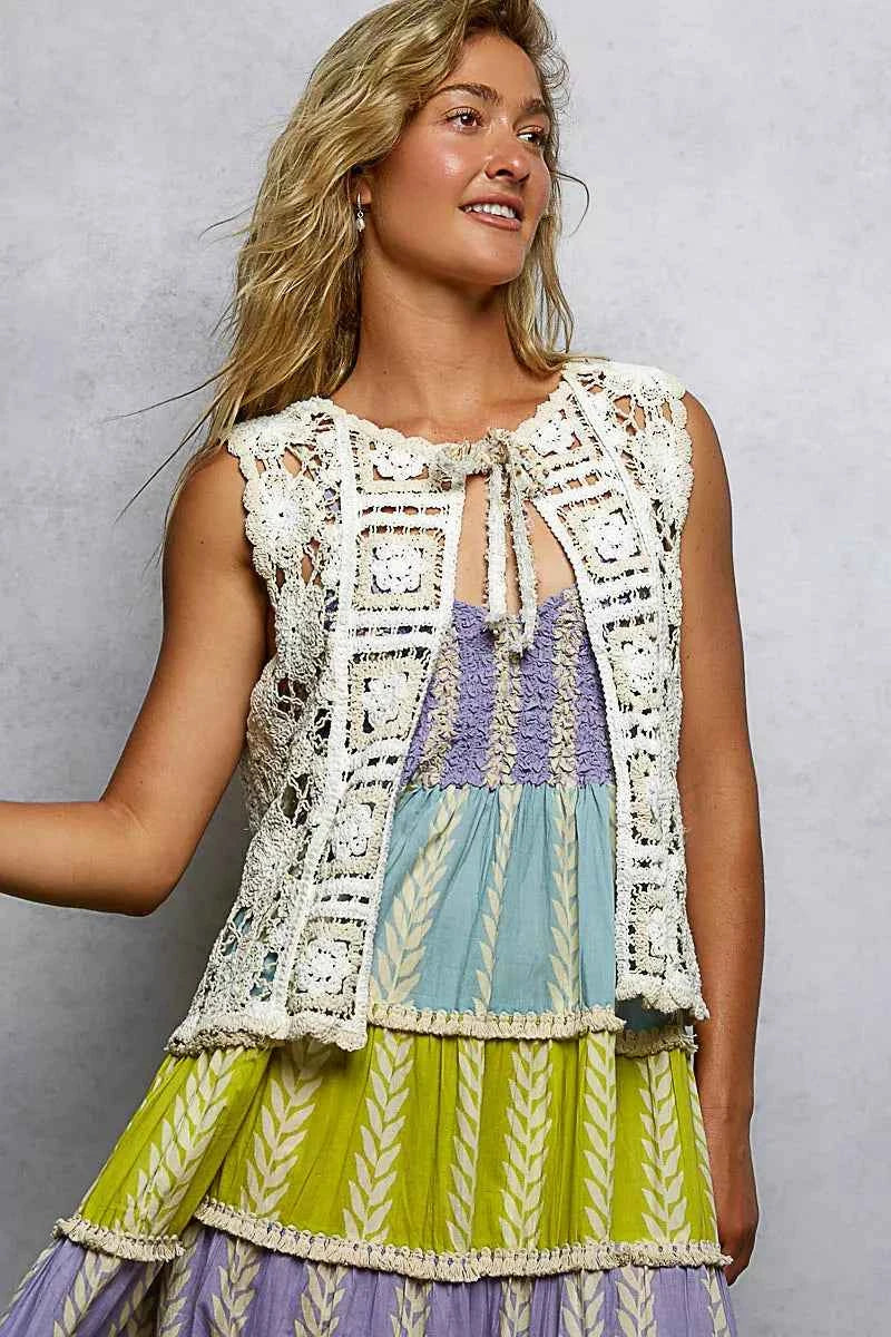 POL Tie Front Floral Pattern Crochet Vest with Scalloped Edge c3d3a35b-0759-4bc5-bee5-488304d52030-Max-Origin