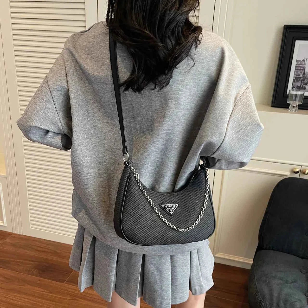 Chain Detail Shoulder Bag Black onesize c469d639291c40639175c94002e9f434-Max-Origin
