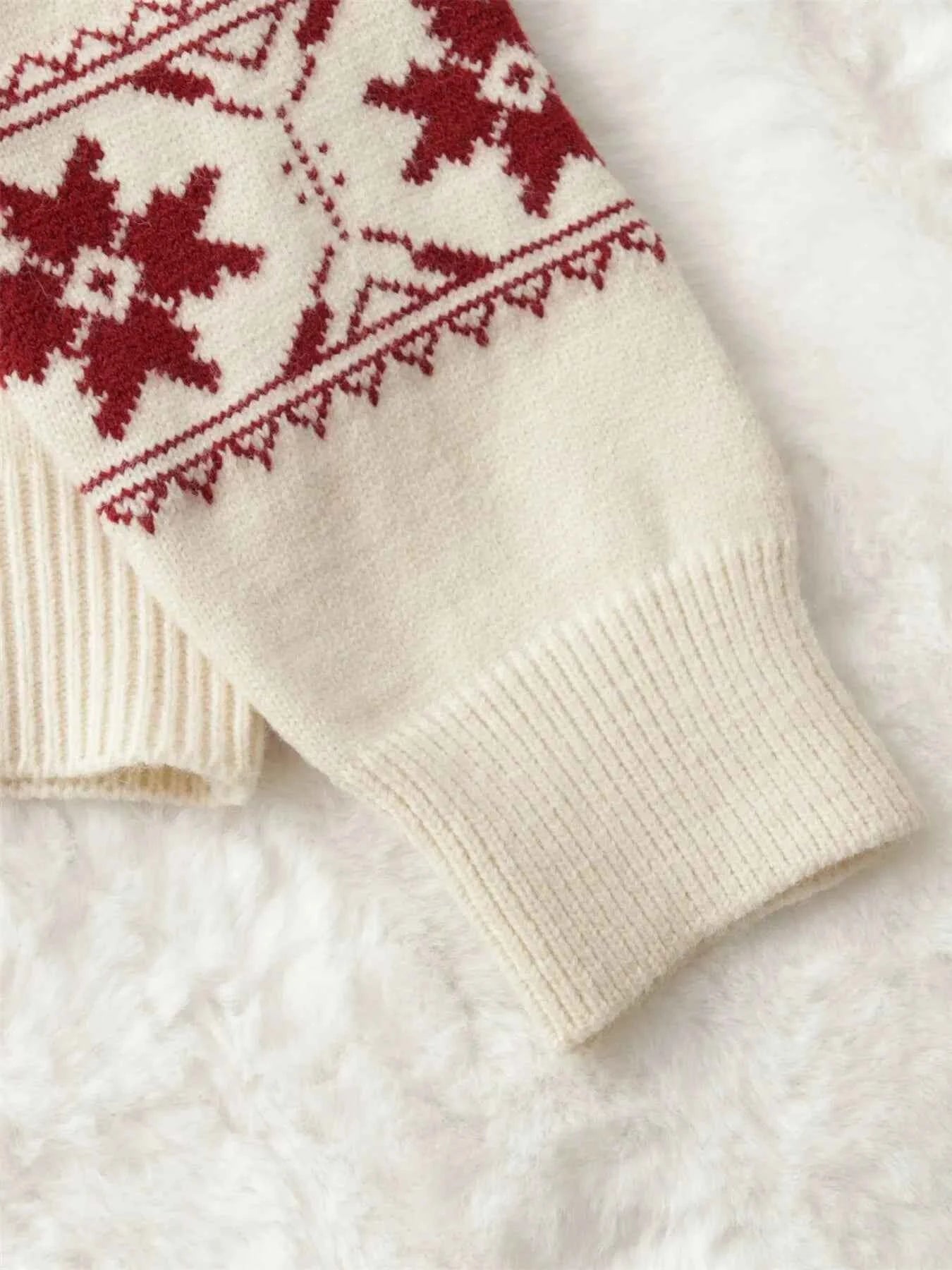 Christmas Snowflake Round Neck Sweater c5c9d01b421040b787e0b50db961d1ae-Max-Origin