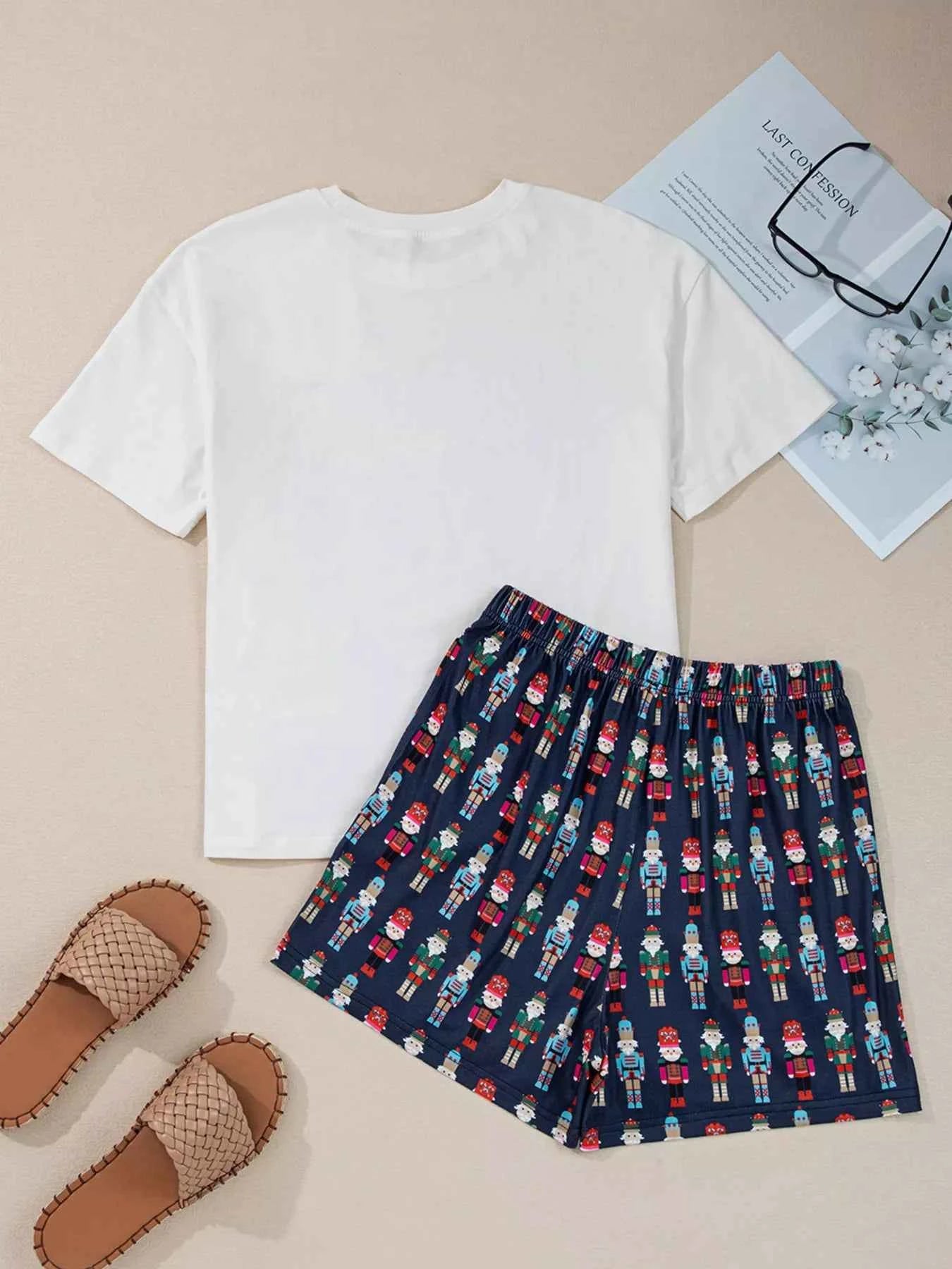 Mama Claus Plaid Letter Tee and Nutcracker Shorts 2pcs Lounge Set c691b965a00c45dfb924b0a18cf8441b-Max-Origin