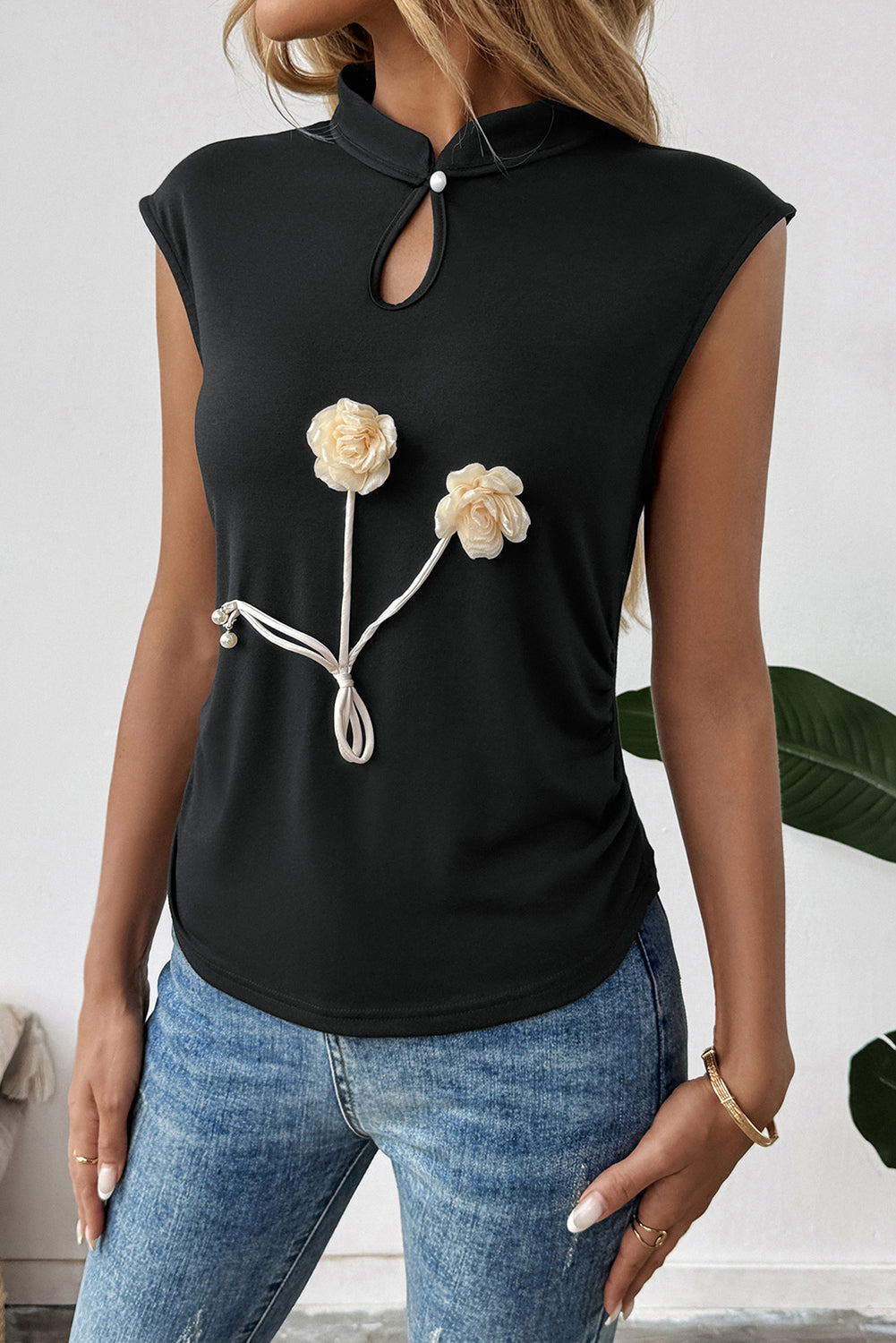 Black Floral Applique Keyhole Neck Sleeveless Top c6c72aee98475642