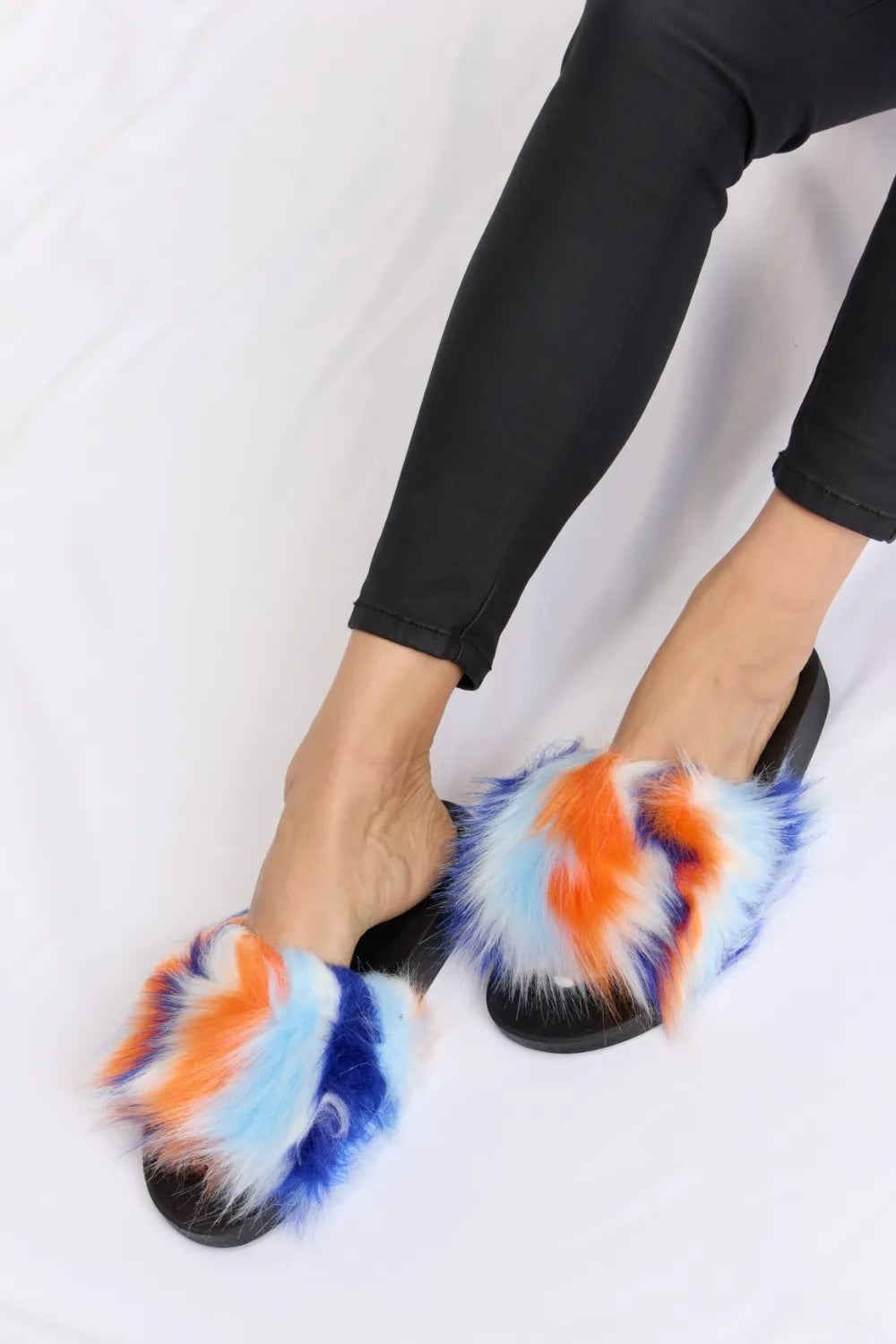 Forever Link Plush Open-Toe Sandals c740a3f4-9fd8-43e8-95ab-a2fb6642ac58-Max
