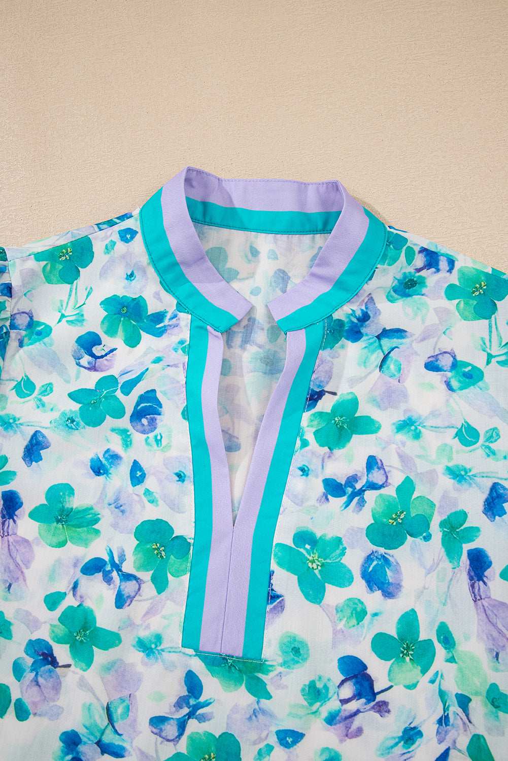 Green Floral Print Pop of Color V Neck Puff Short Sleeve Blouse c808a7e433a5f39f-_7