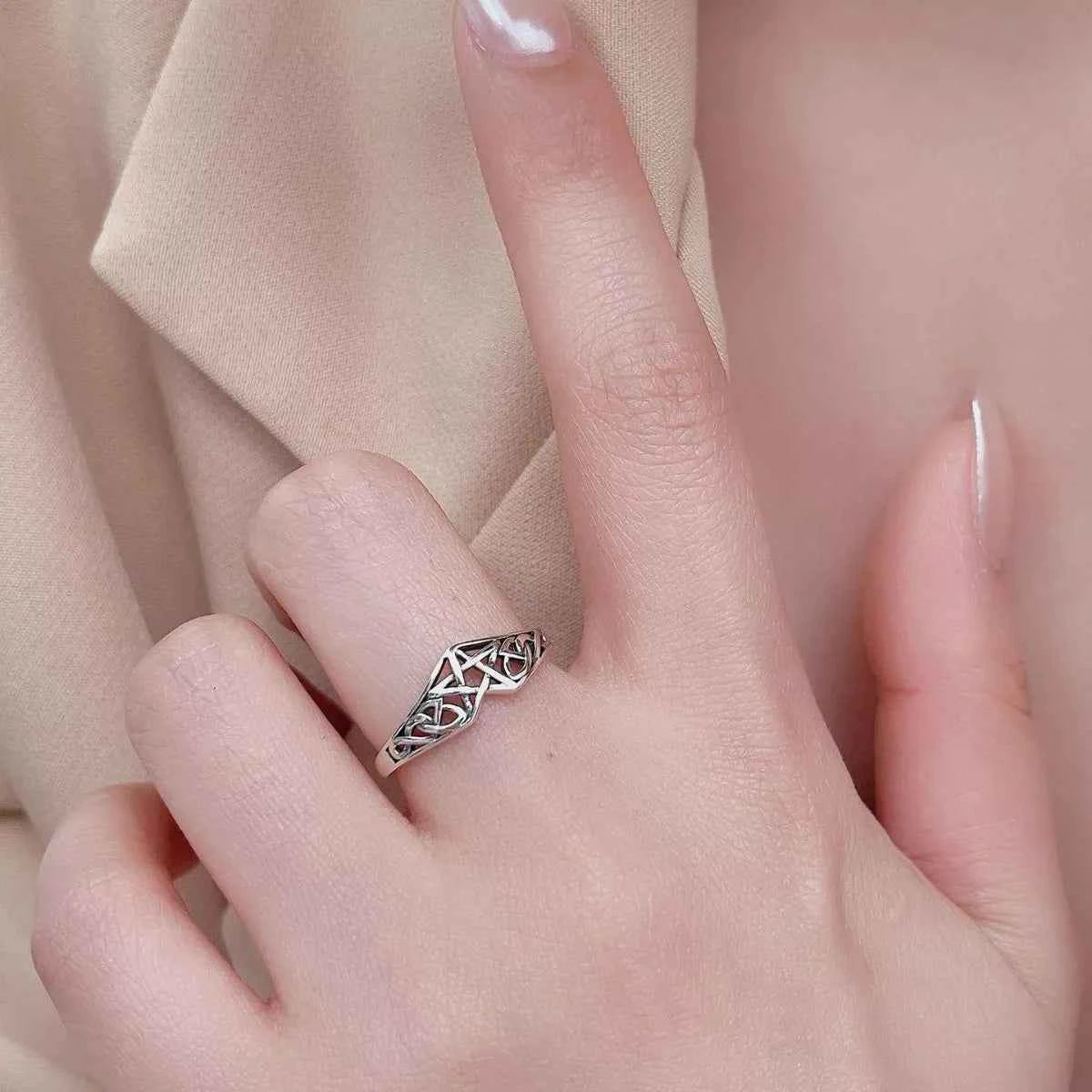 925 Sterling Silver Geometric Ring c8124454-58e2-44e3-8ceb-96273eb06e9e-Max-Origin