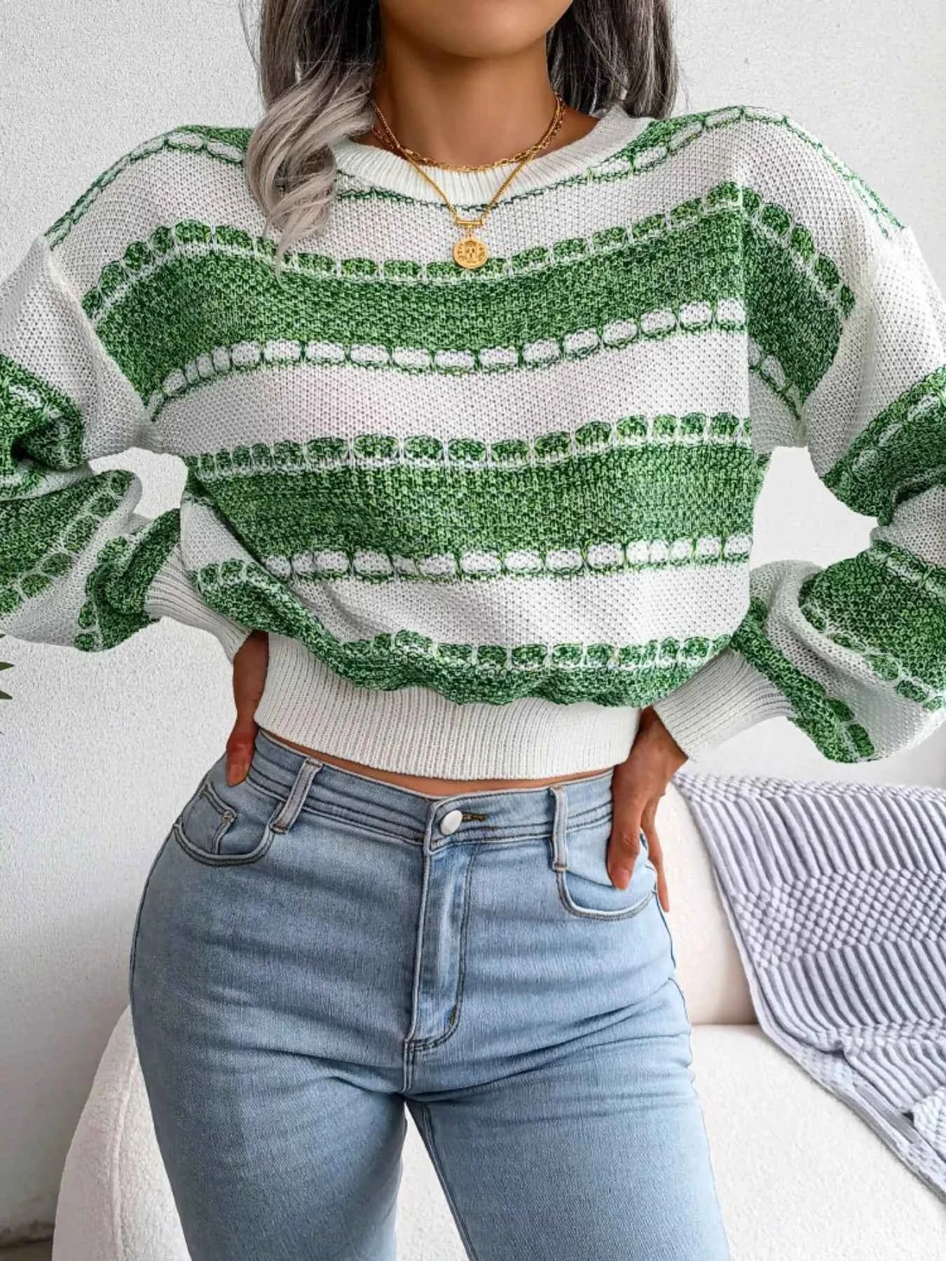 Color Block Round Neck Cropped Sweater c8217c65-59e7-4bc7-8fd8-b846ad9a09dc-Max-Origin