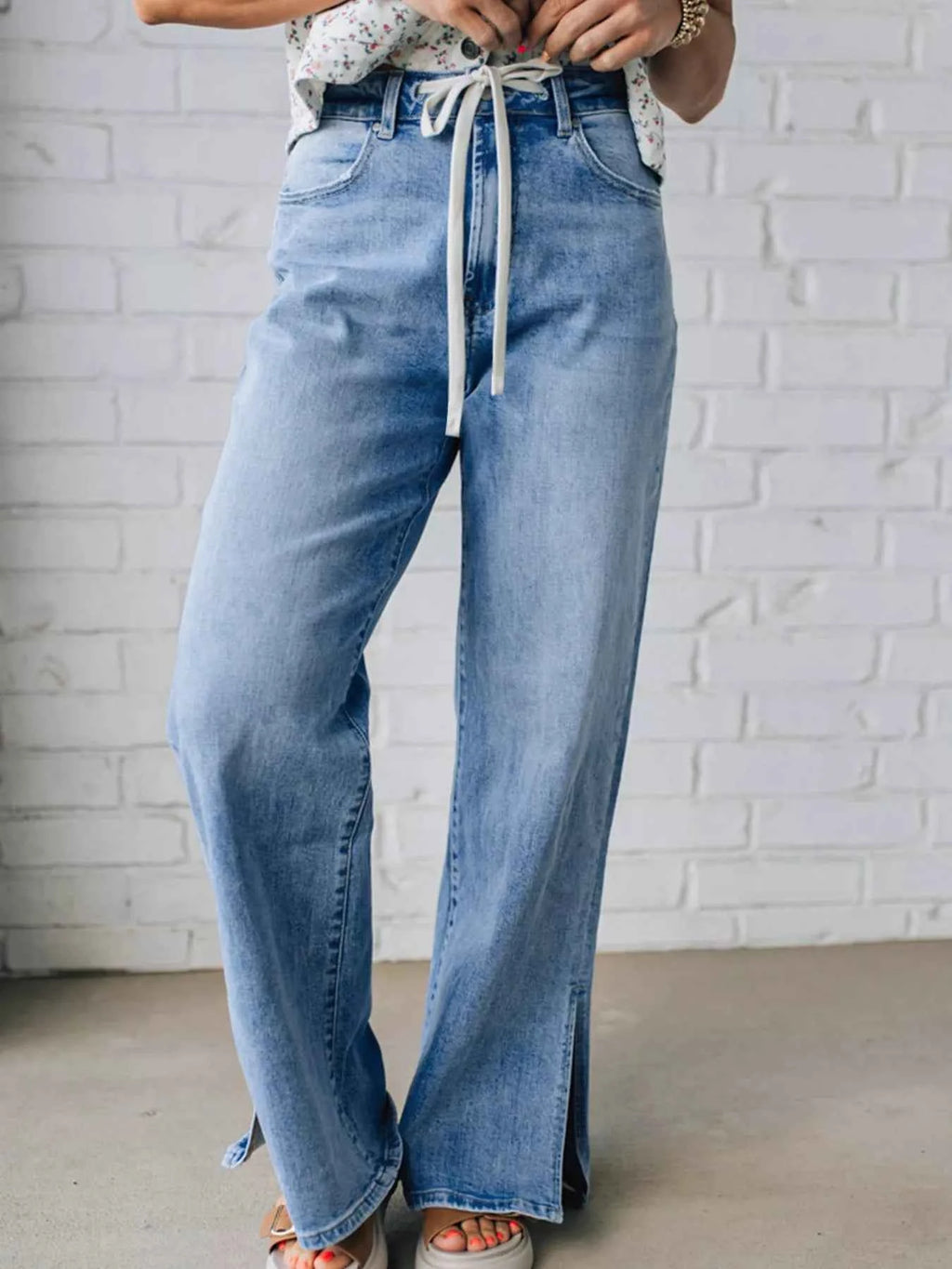 Slit Wide Leg Jeans c84c7be1e5774a70a4a36f606eb9e014-Max-Origin