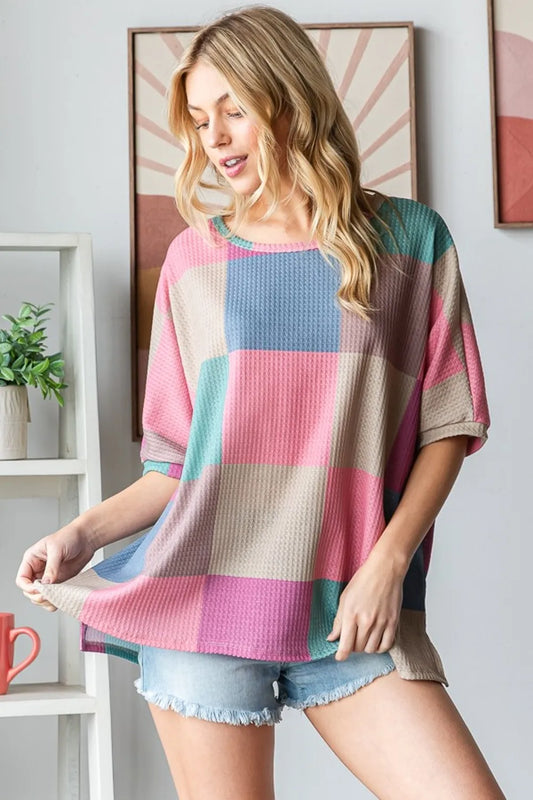 Full Size Checkered Round Neck Side Slit T-Shirt c8850301-f794-4ee7-93fa-22ce37077894-Max