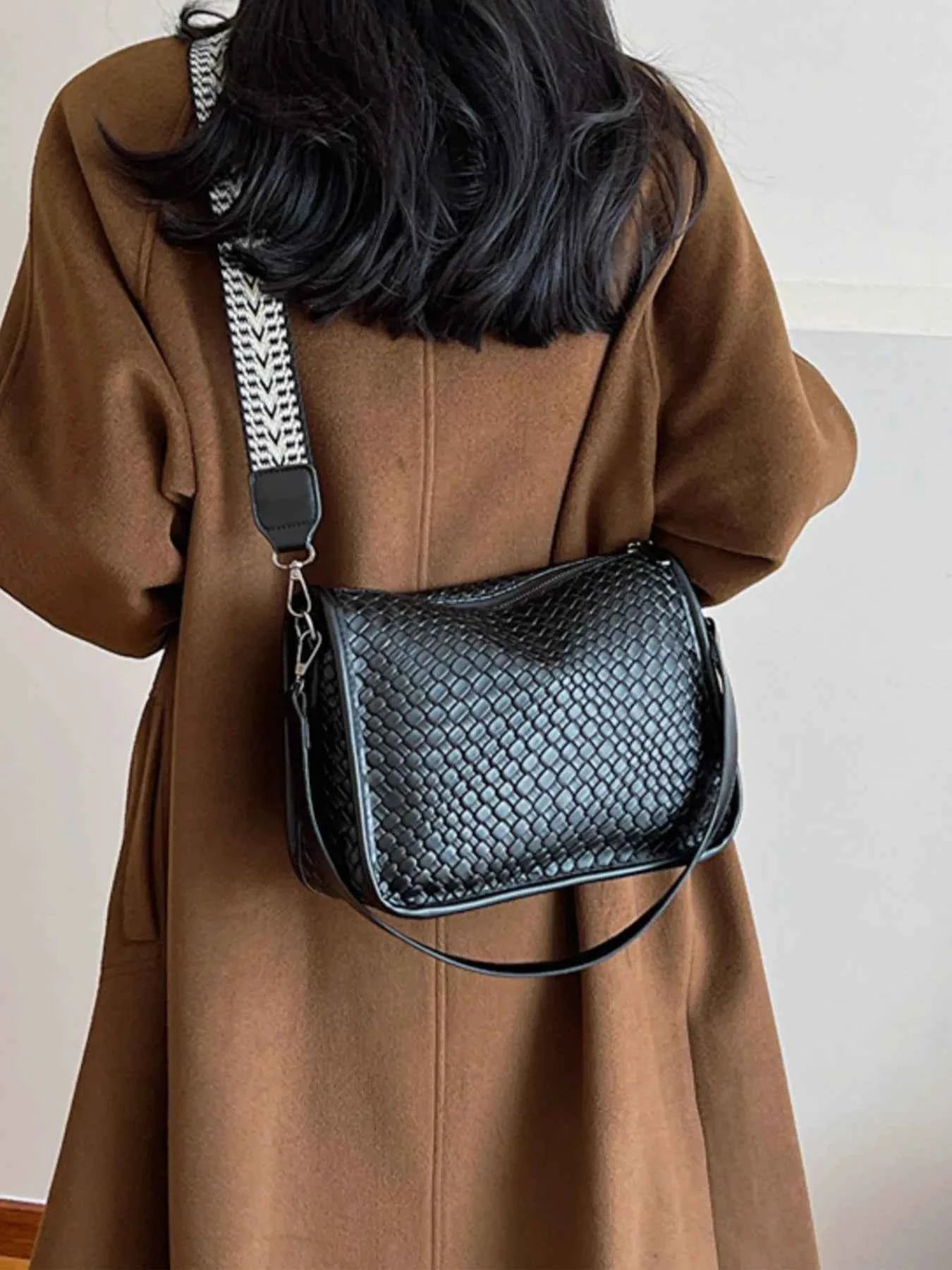 Textured Leather Shoulder Bag c95dd054-9fd3-439c-b043-627bf30d7ce3-Max-Origin