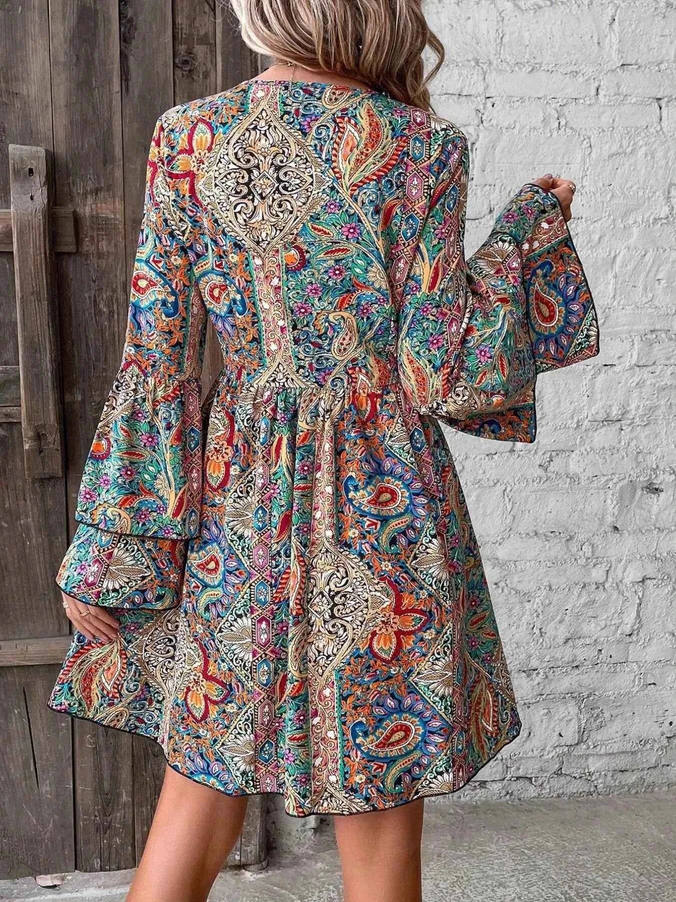 Paisley Print V-Neck Flounce Sleeve Dress c99f1f1f-d73d-4872-abaf-fbbbc7645f65-Max-Origin