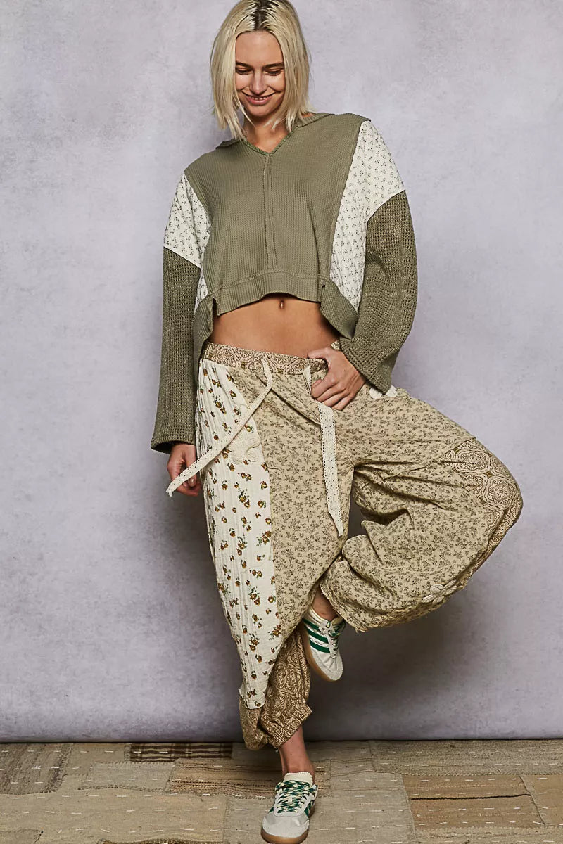 POL Mix Thermal Floral Pattern Quilted Knit Cropped Top with Raw Edge Detail c9f06ad1-f0ea-48ac-b20a-27c2c9c7f4a1-Max-Origin