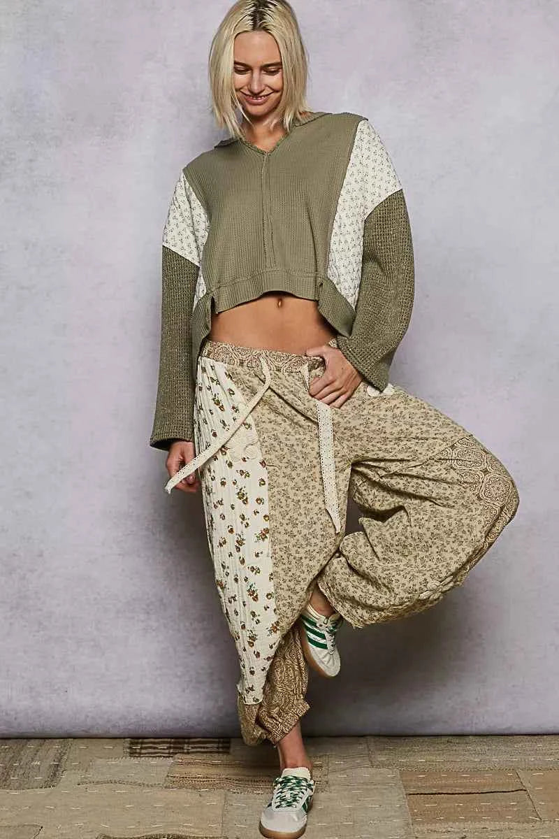 POL Mix Thermal Floral Pattern Quilted Knit Cropped Top with Raw Edge Detail c9f06ad1-f0ea-48ac-b20a-27c2c9c7f4a1-Max-Origin