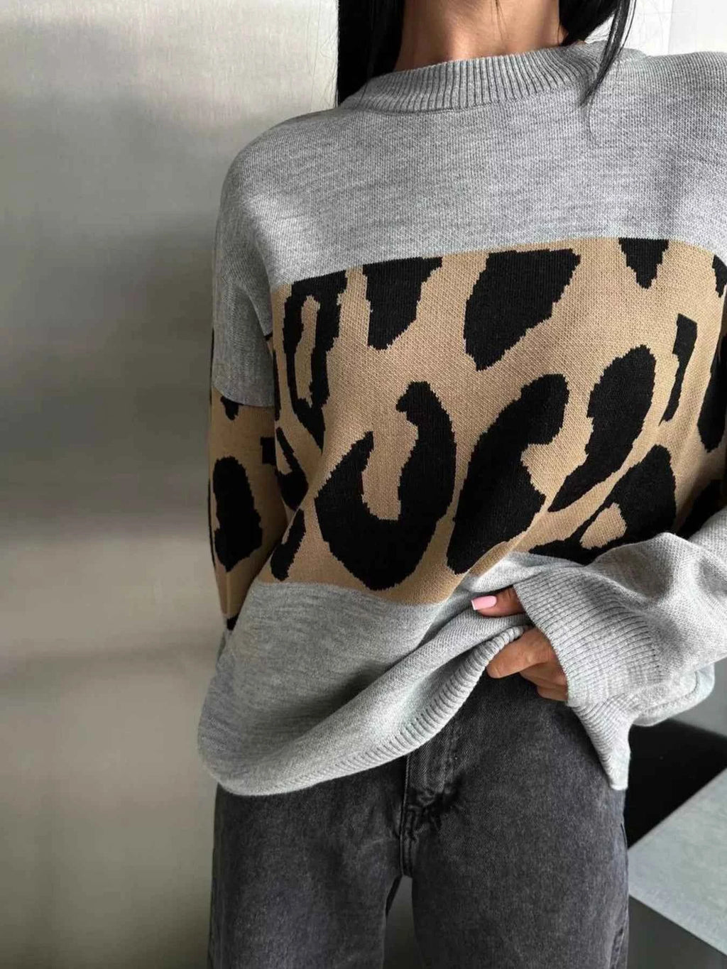 Leopard Color Block Round Neck Sweater cb88f01f55544fb88194588f858cd6e1-Max-Origin