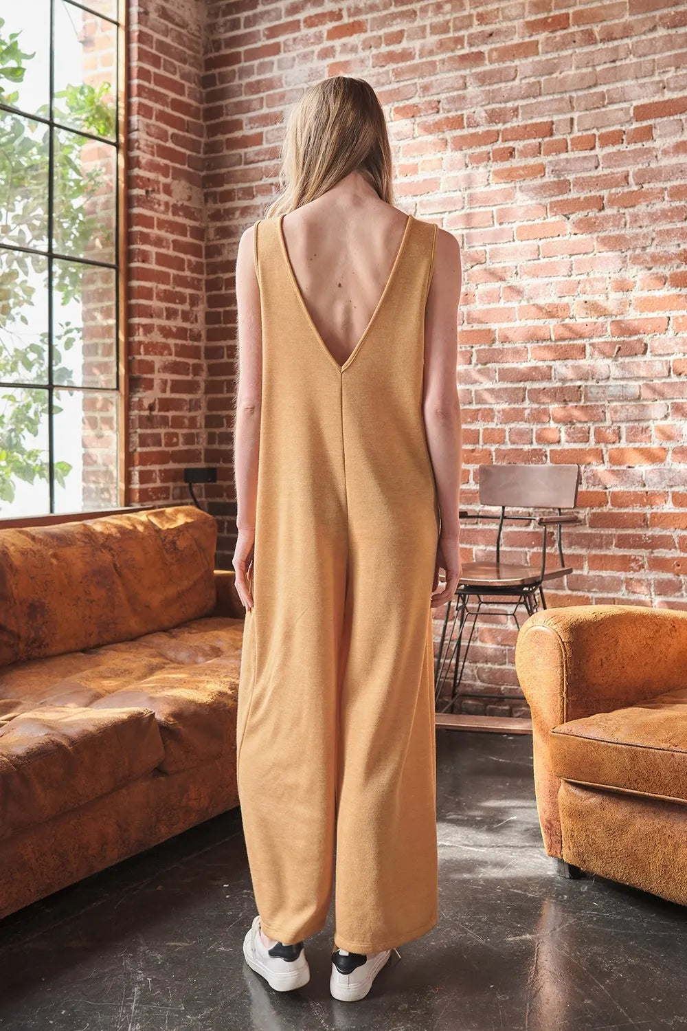 Ces Femme V-Neck Sleeveless Wide Leg Jumpsuit cbb5cec5-c96c-4229-a557-2fa62f529043-Max