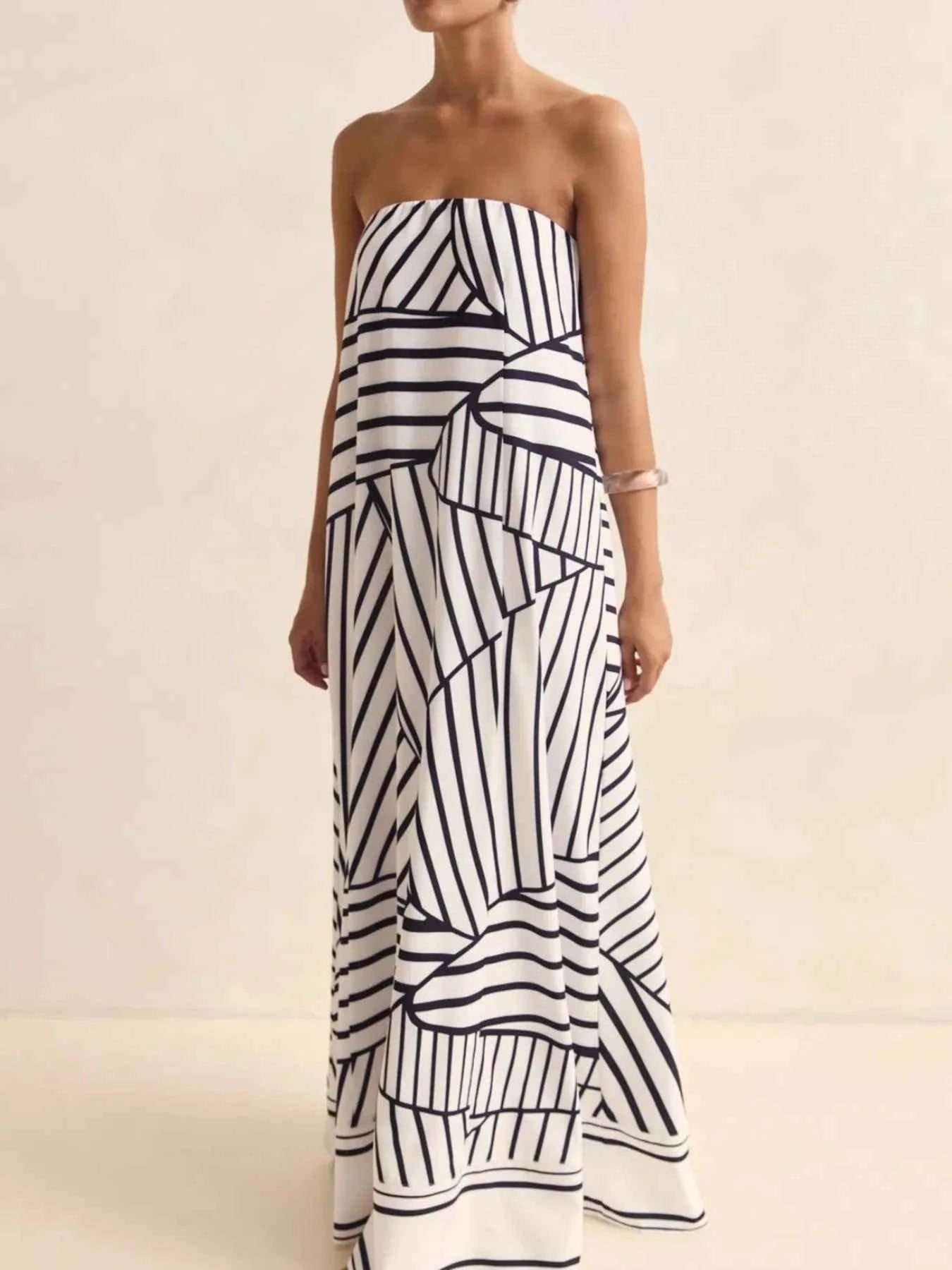 Smocked Printed Tube Maxi Dress cbfd1f5b-3897-4b74-82fd-7813fc57ec5b-Max-Origin