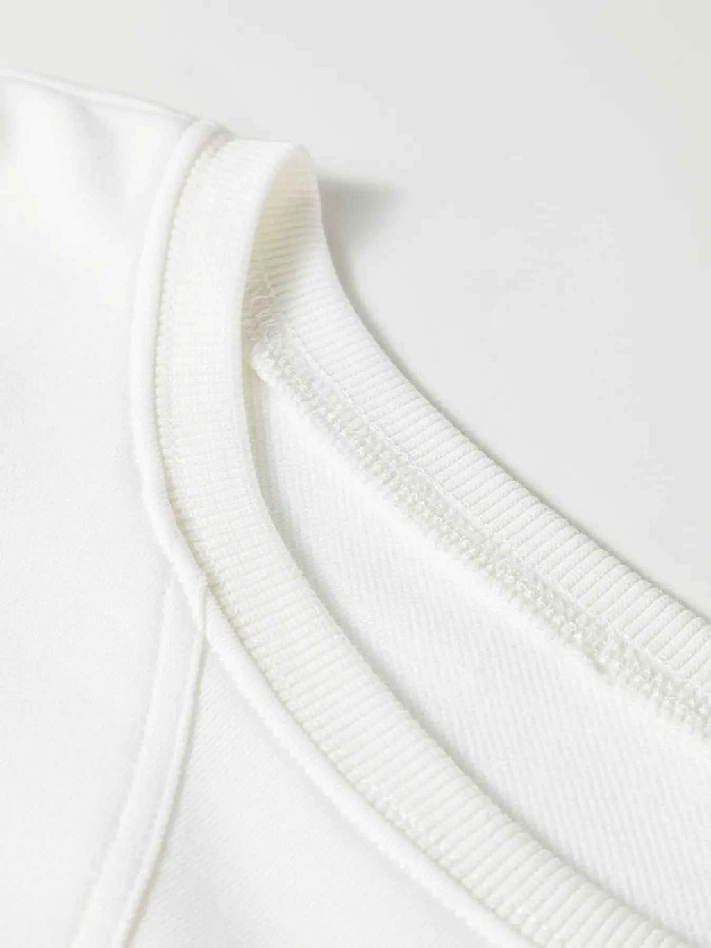 Contrast Trim Round Neck Top and Shorts Set cc194c62a9cd4241b853f0ab861026c4-Max-Origin