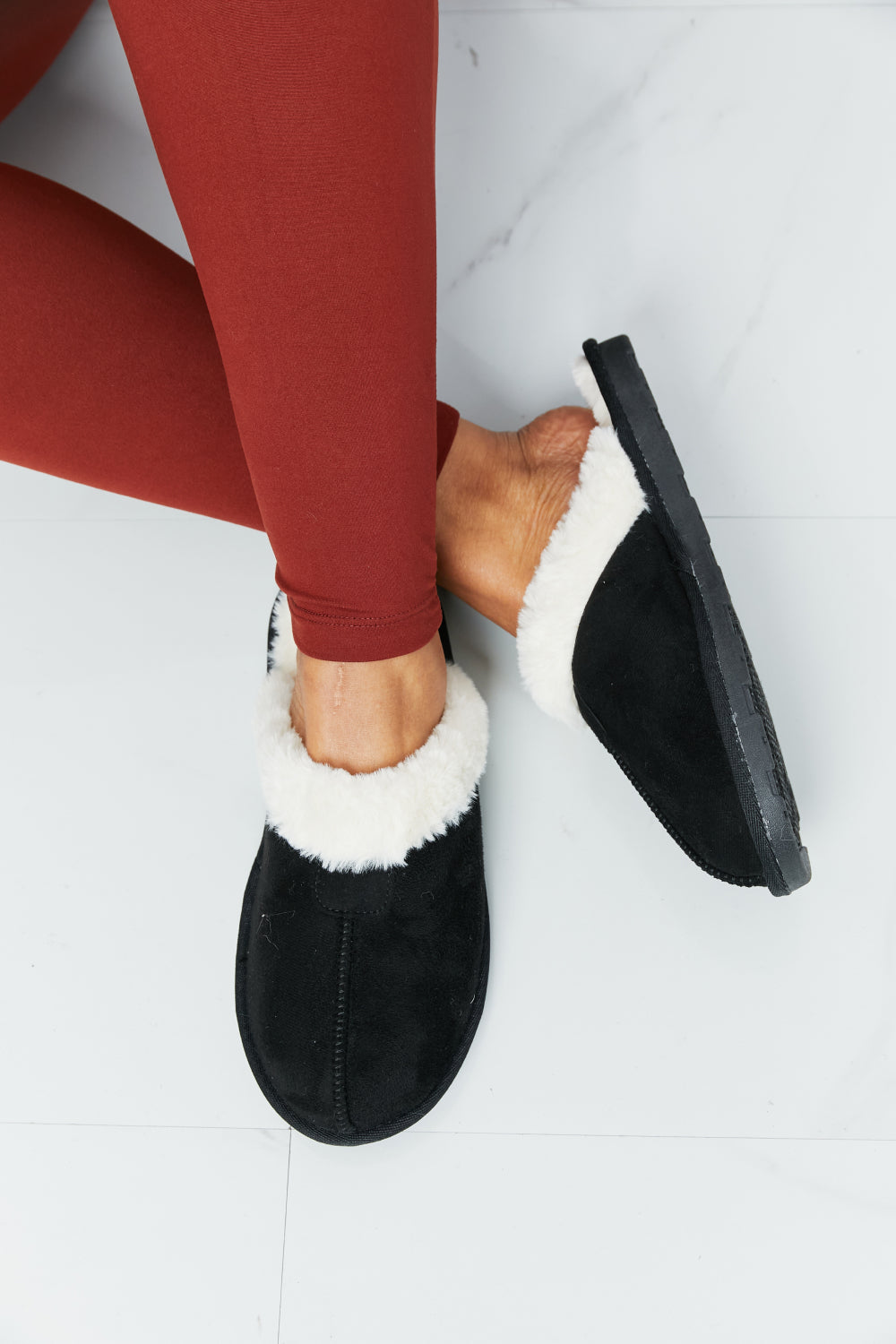 Two-Tone Seam Detail Slippers in Black cc3ae1bef6d74ed287815be948d4134e-Max