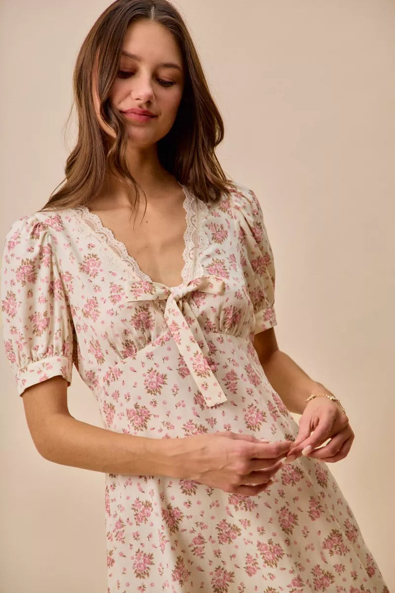 SO ME Floral Lace Trimed Short Sleeves Mini Dress cd21d217156042d4b35099e9ce9621a9-Max-Origin