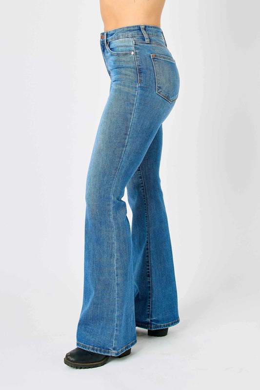 Full Size Hw Classic Flare Jeans Plus Size ce0c9d7efc1e4ce0aaa650450ef36236-Max-Origin