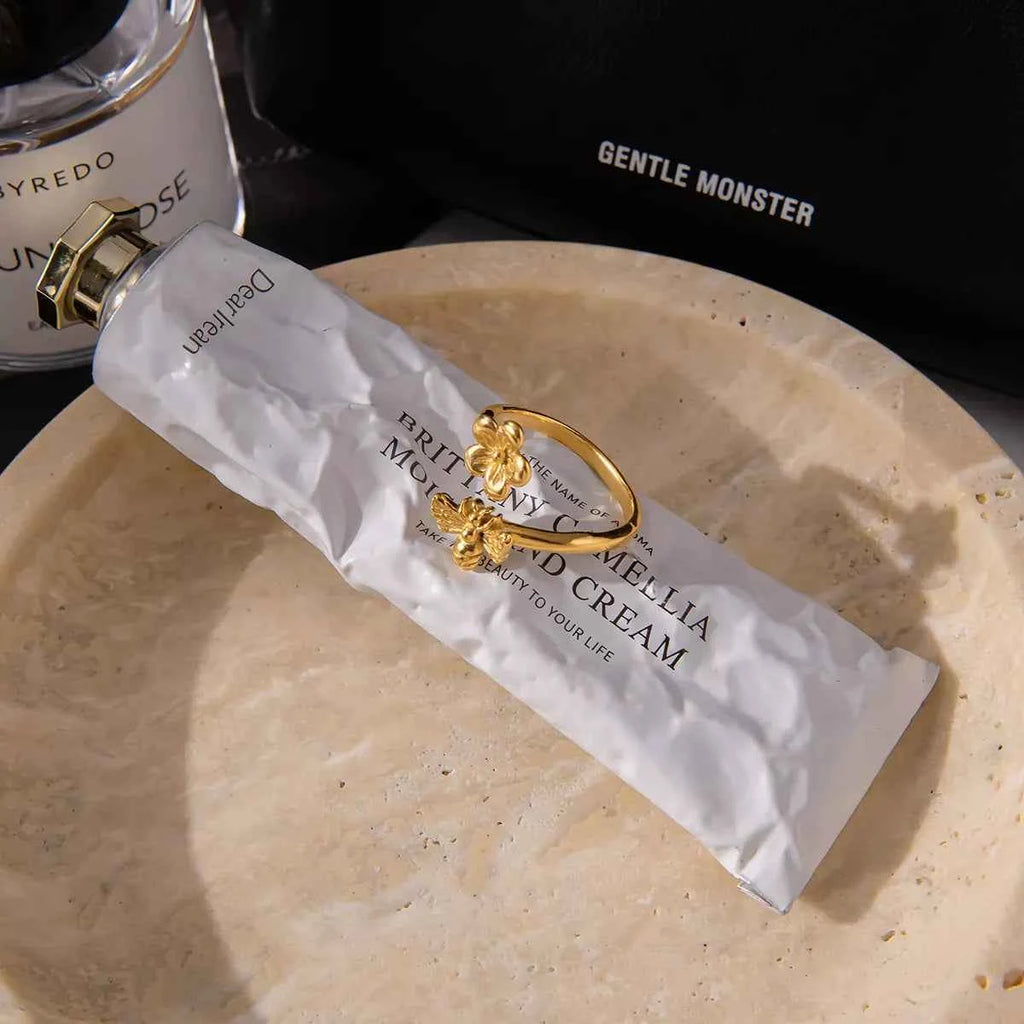 18K Gold-Plated Flower Bee Open Ring ce33aab9-9cfc-4203-b539-6b7b64eeabb4-Max-Origin