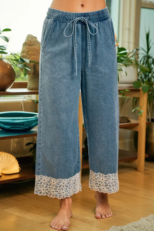 Washed Denim Waist Flower Lace Trim Pants ce3f86b9-cd16-4998-b09a-29b96a5cd6a6-Max-Origin