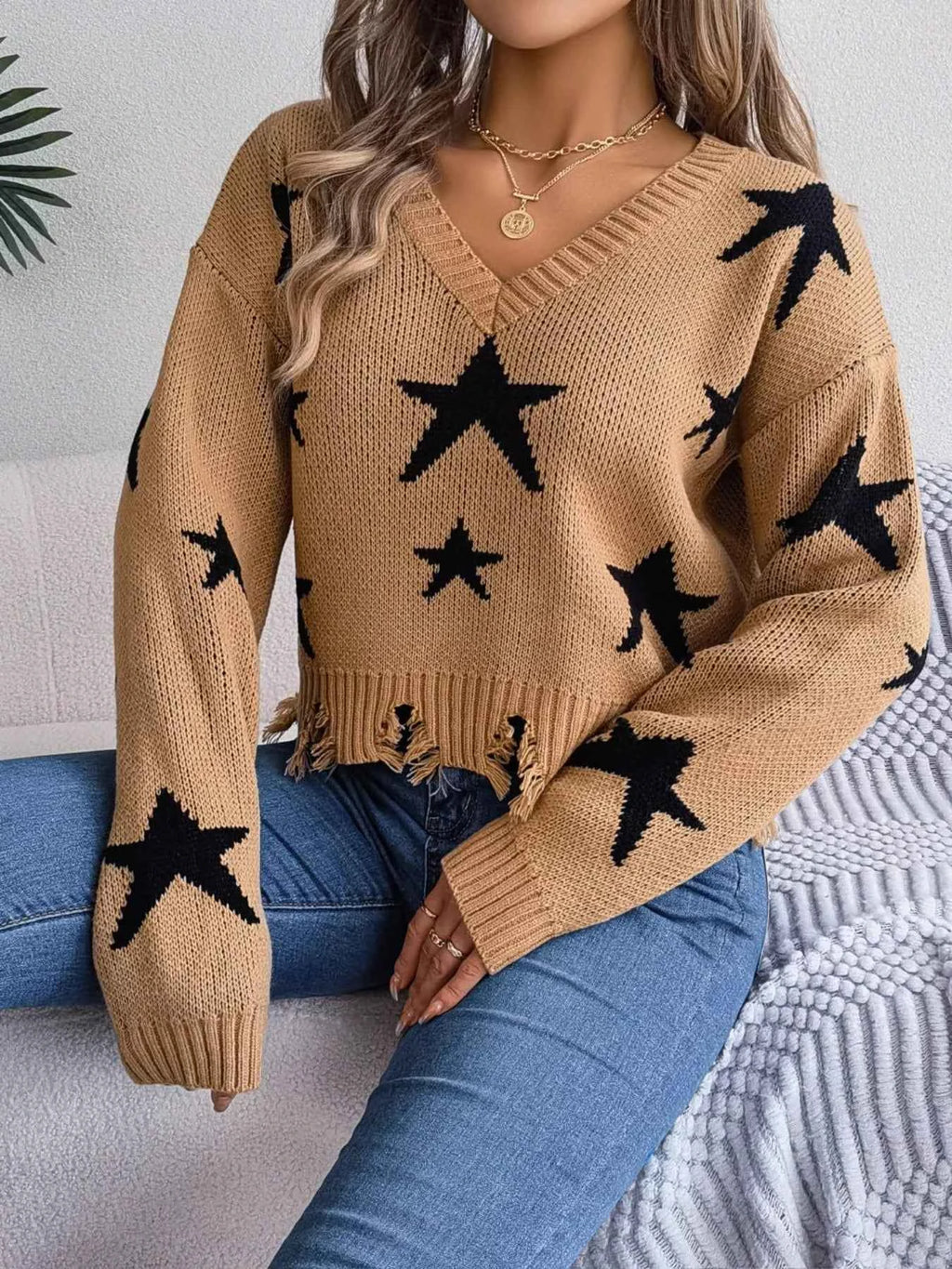 Star Pattern V-Neck Distressed Sweater cf9ba243-a4bf-4acd-b2b1-5f859e14eb85-Max-Origin