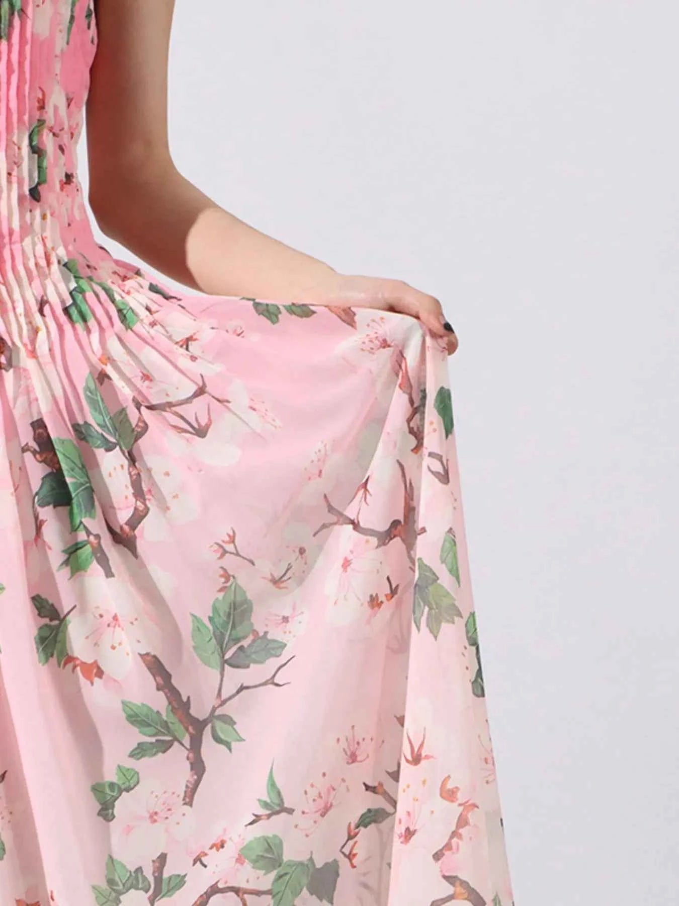 Floral Print Pleated Maxi Dress cfc8f40a-24b0-4bff-a78b-4b28f0b3edf5-Max-Origin