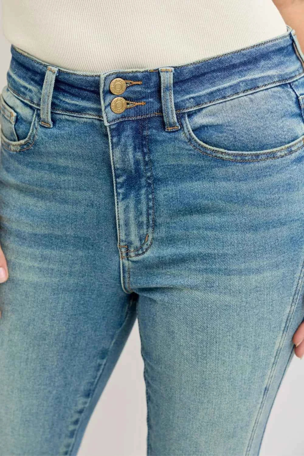 Judy Blue High Waist Vintage Wash Flare Jeans d0063b1300944fca86fd4c2c6a1280c8-Max-Origin