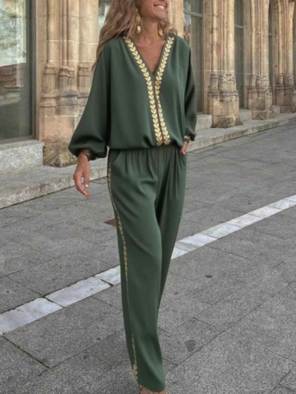 Full Size Contrast Trim V-Neck Top and Pants Set Plus Size d321f749256c4c5b9b5482a8f5608731-Max-Origin