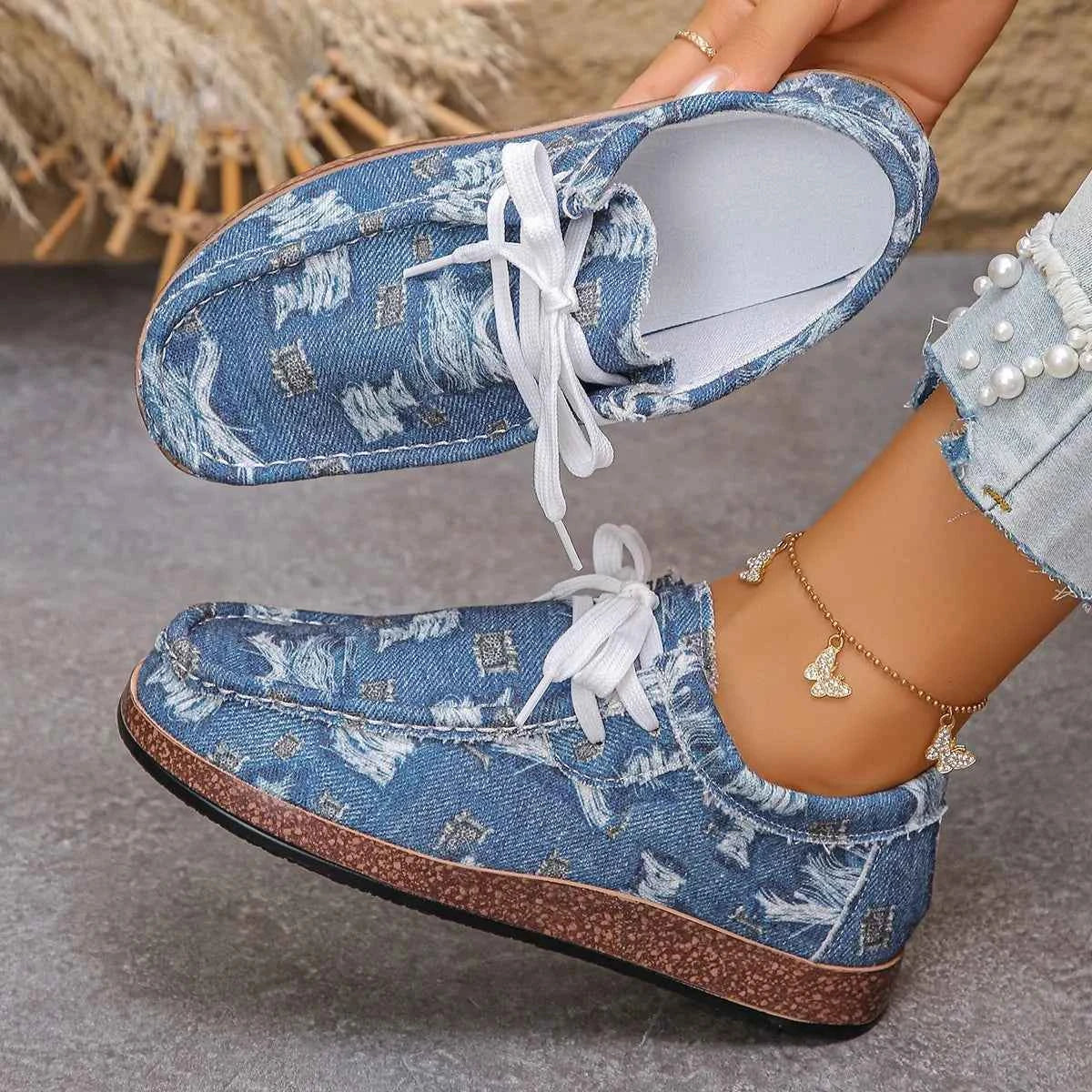 Lace Up Platform Sneakers d39c2ef4b4f64ccbb7f0cbca5a989185-Max-Origin